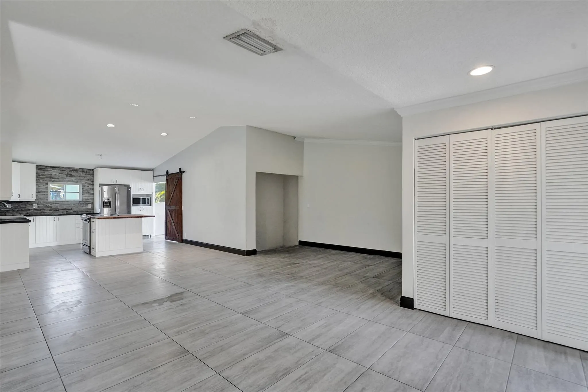 967 NW 89th Ave