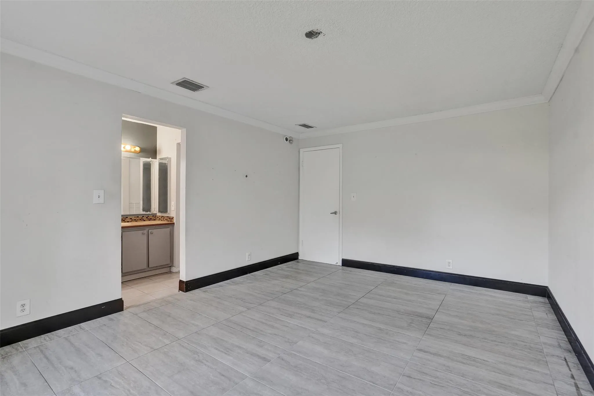 967 NW 89th Ave