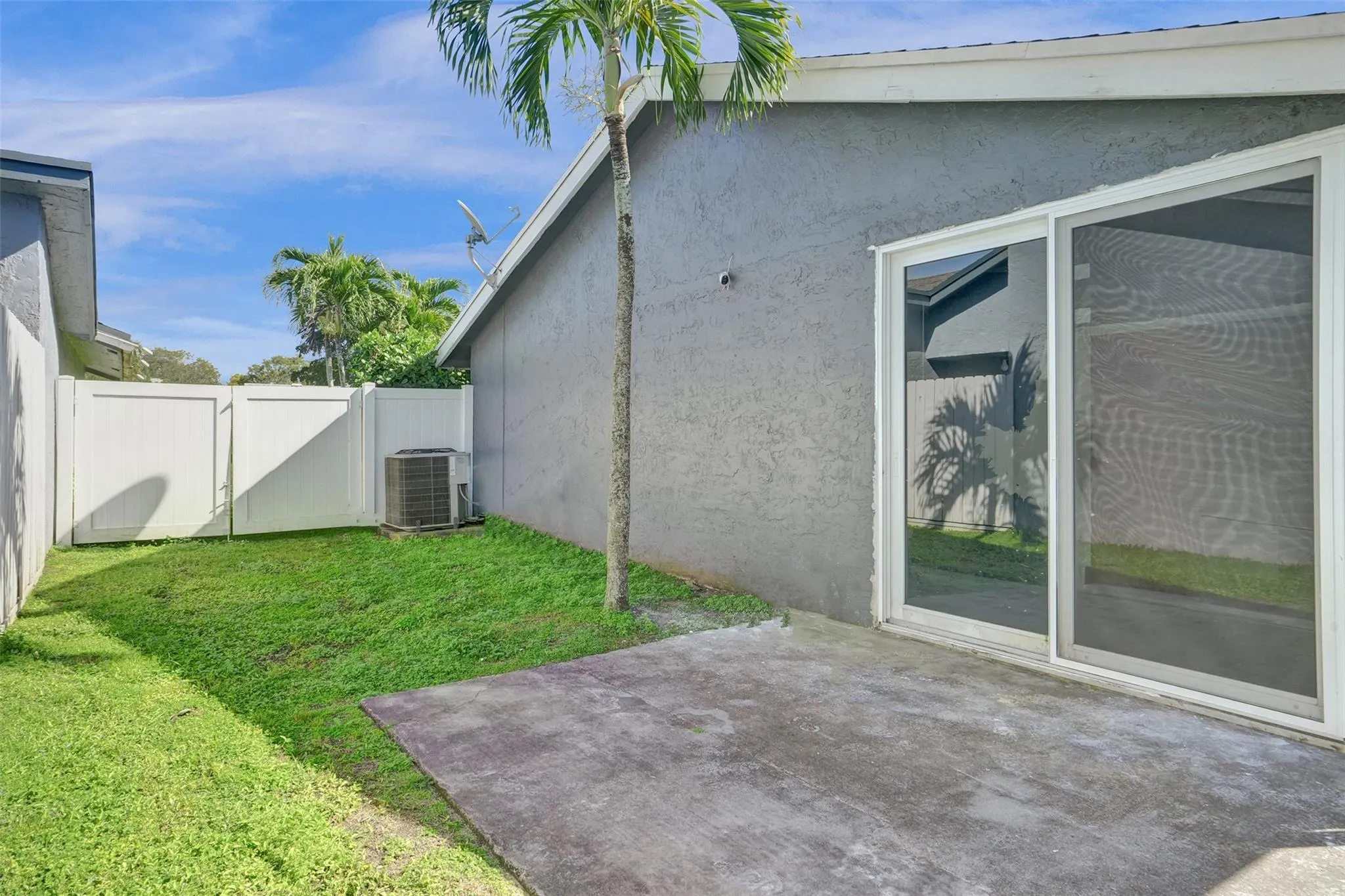 967 NW 89th Ave