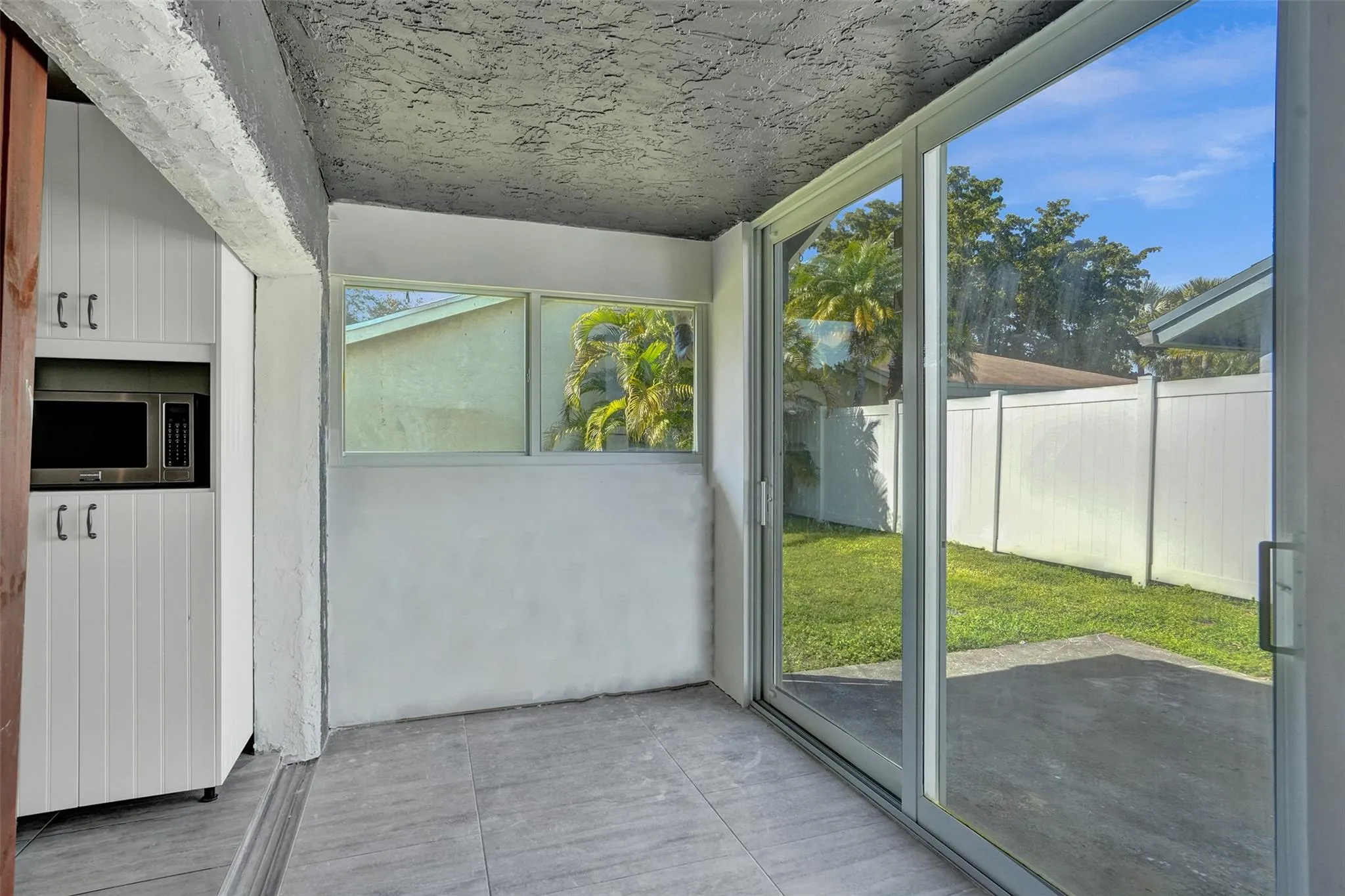 967 NW 89th Ave