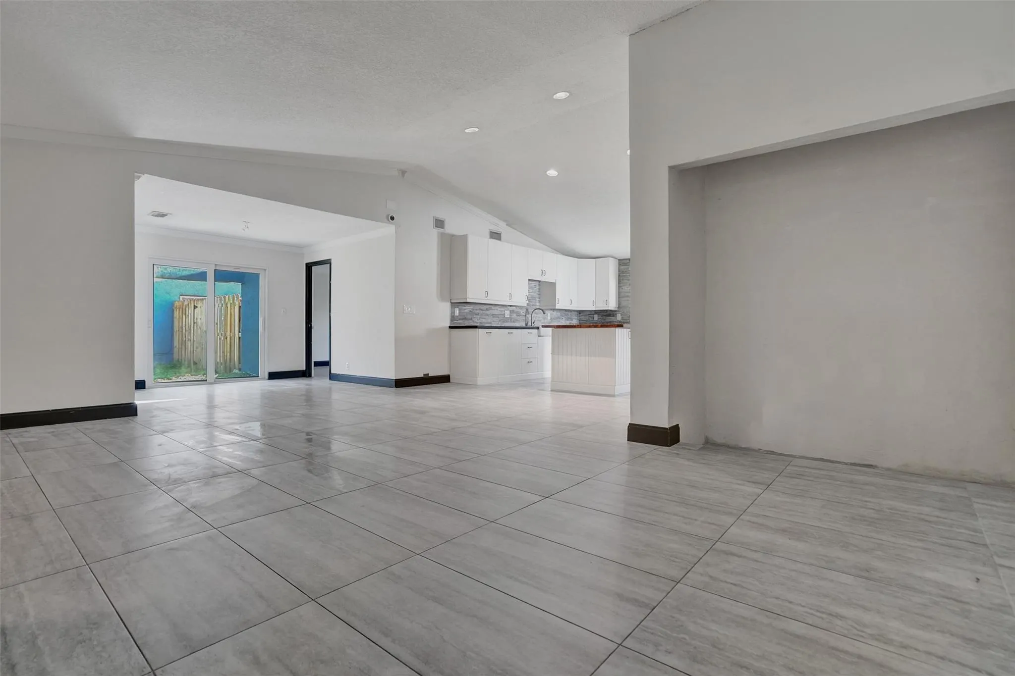 967 NW 89th Ave