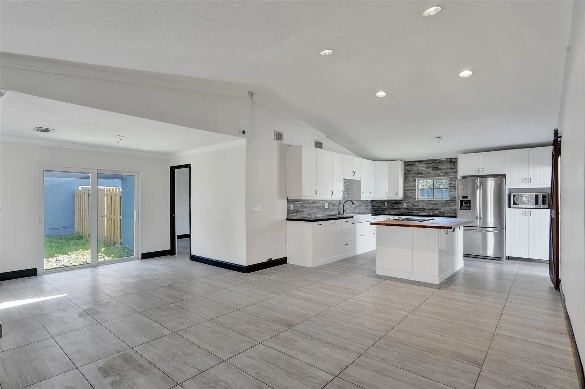 967 NW 89th Ave