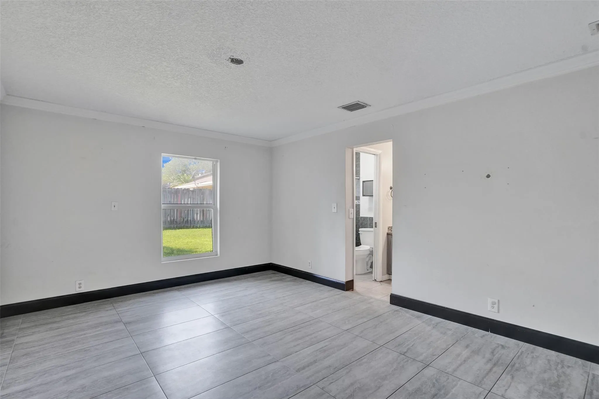 967 NW 89th Ave