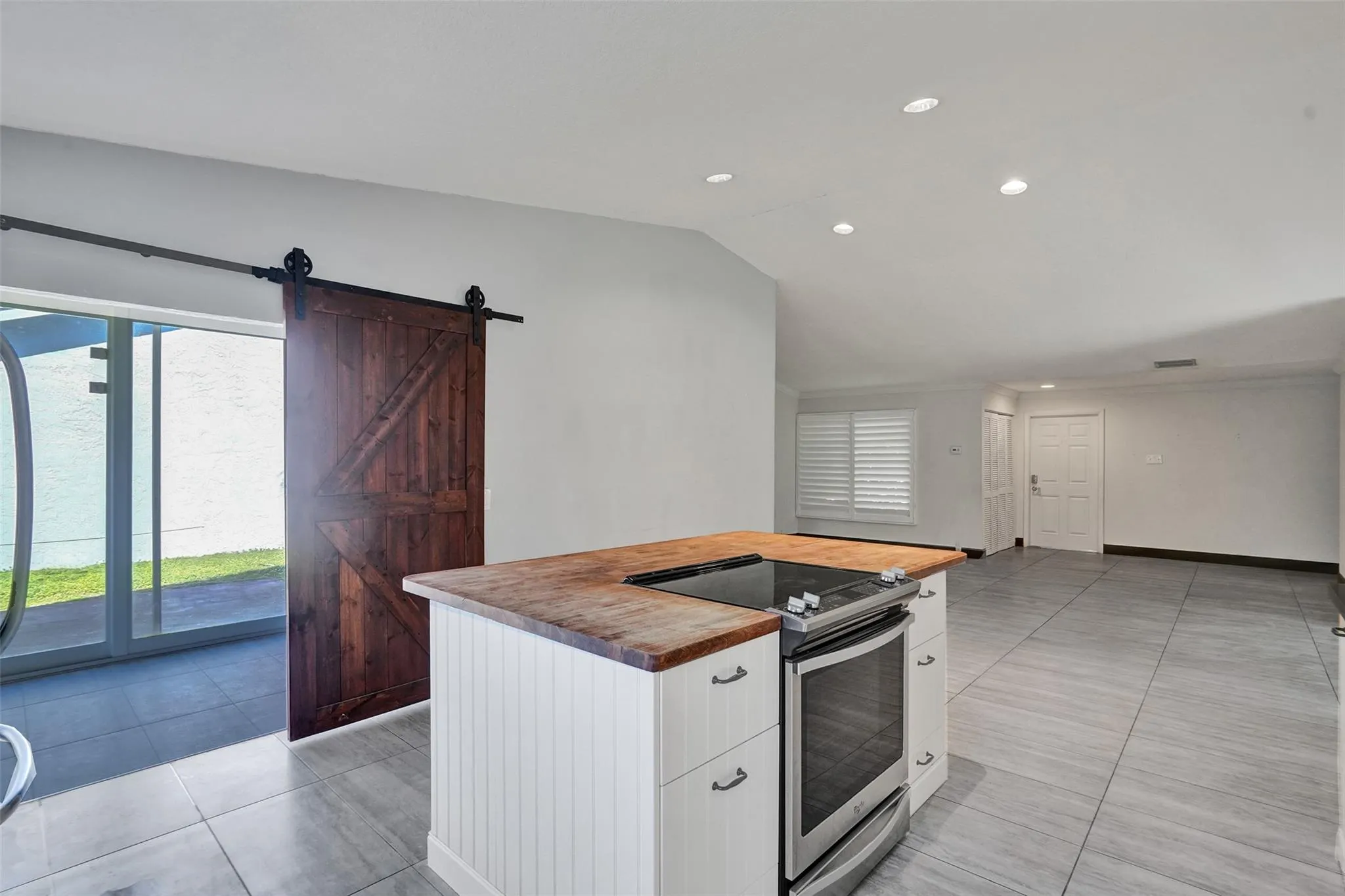 967 NW 89th Ave