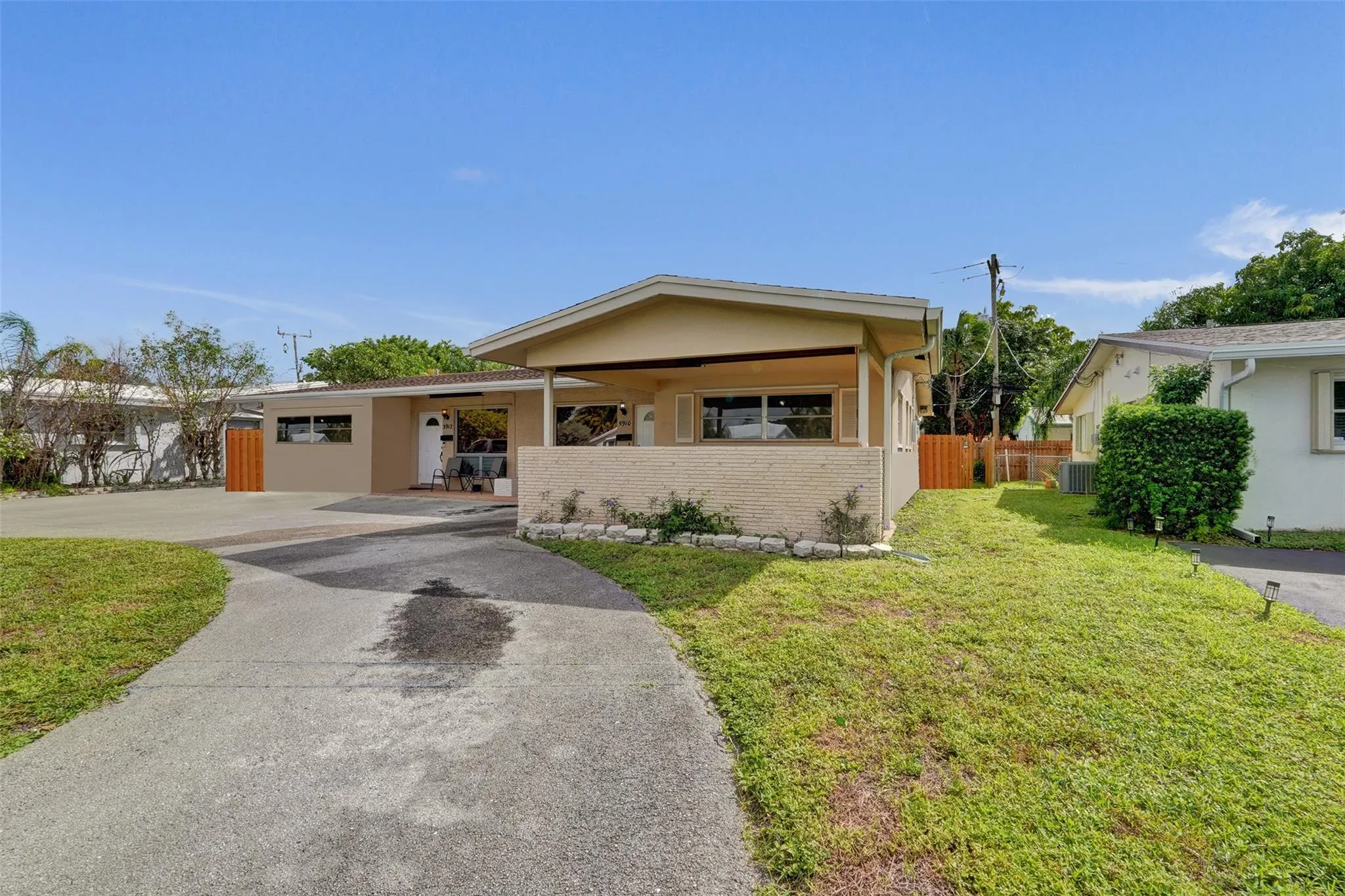 5910 NE 17th Rd