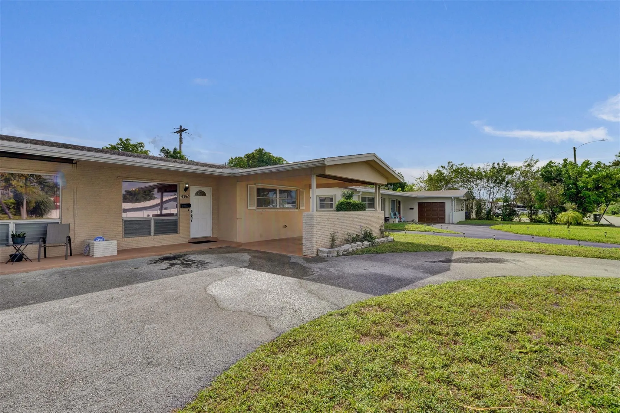 5910 NE 17th Rd
