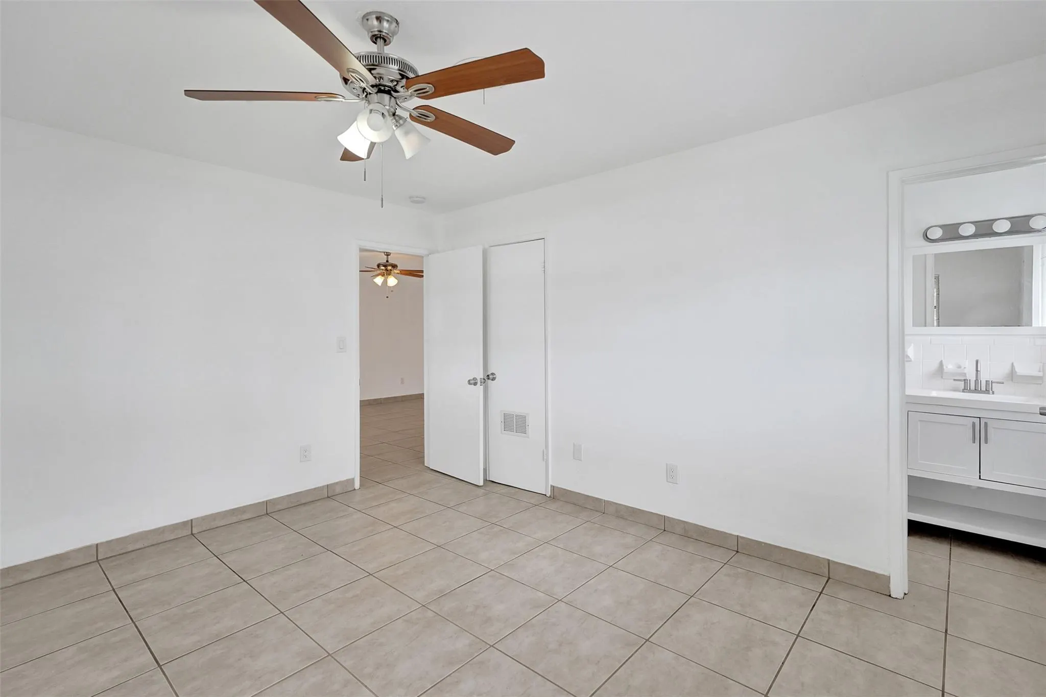 5910 NE 17th Rd