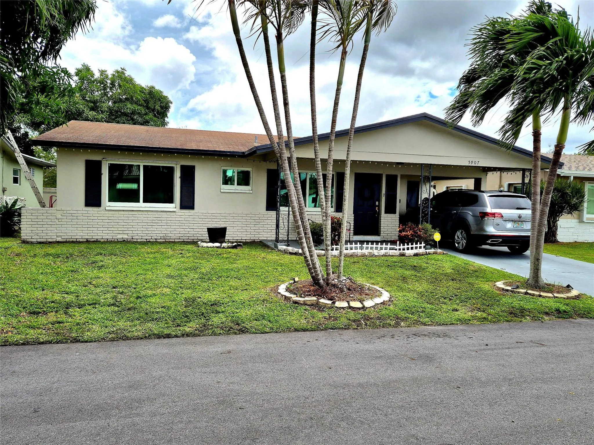 5907 NW 74th Ave