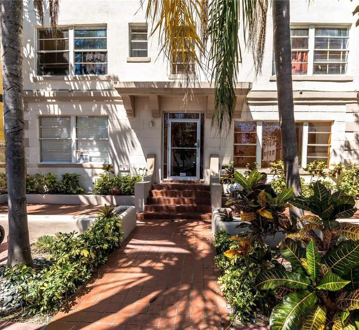 1320 Drexel Ave, #208