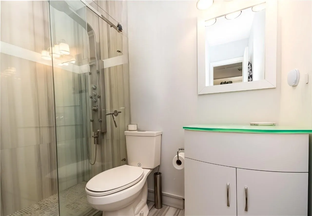 1320 Drexel Ave, #208