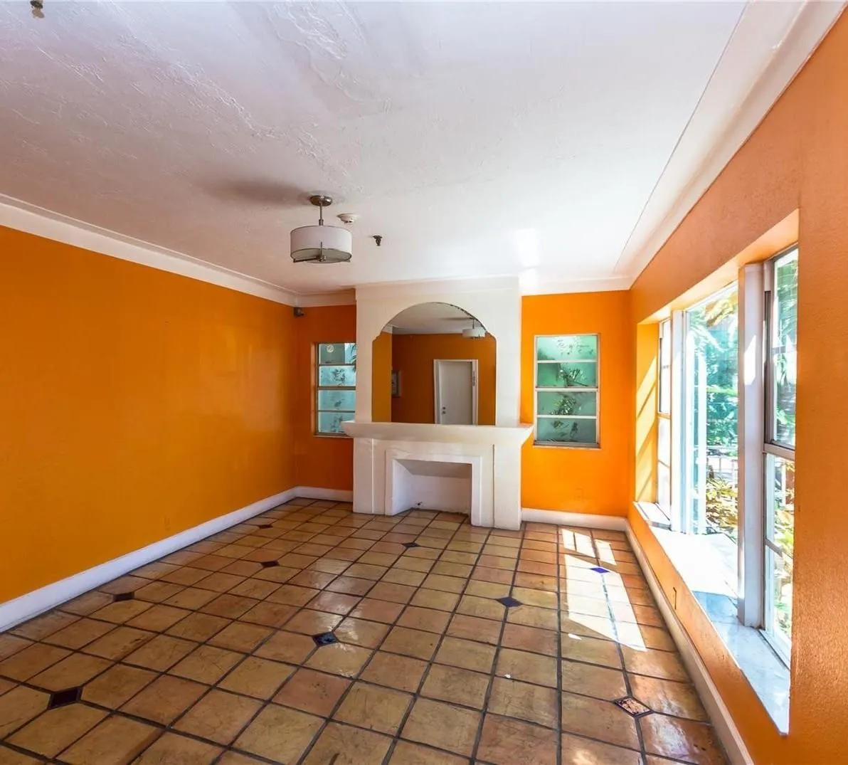 1320 Drexel Ave, #208