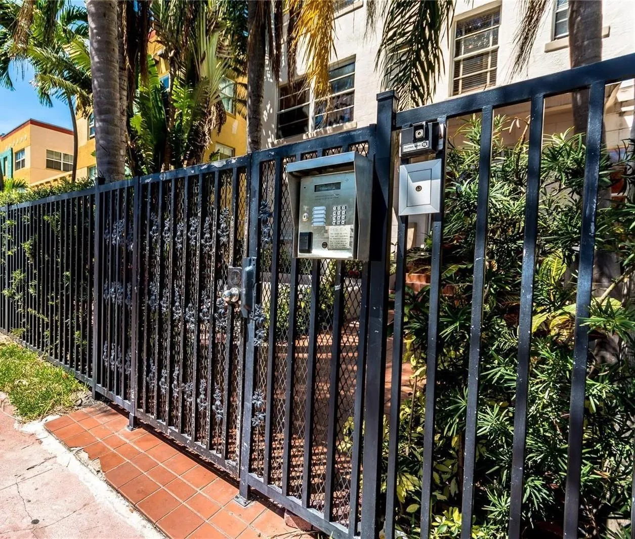 1320 Drexel Ave, #208
