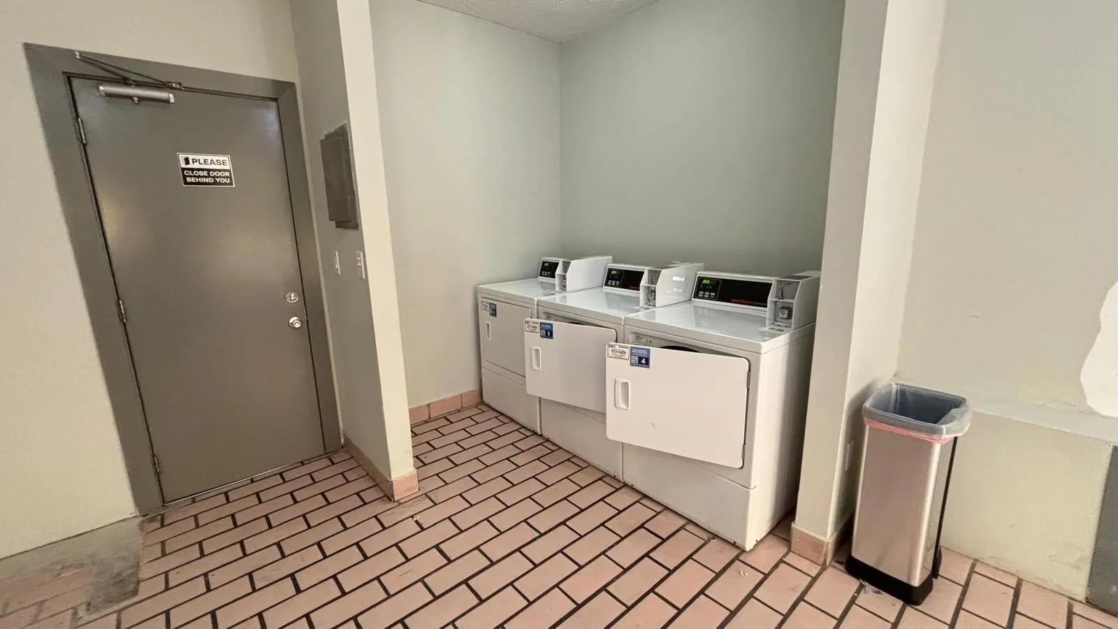 1320 Drexel Ave, #208