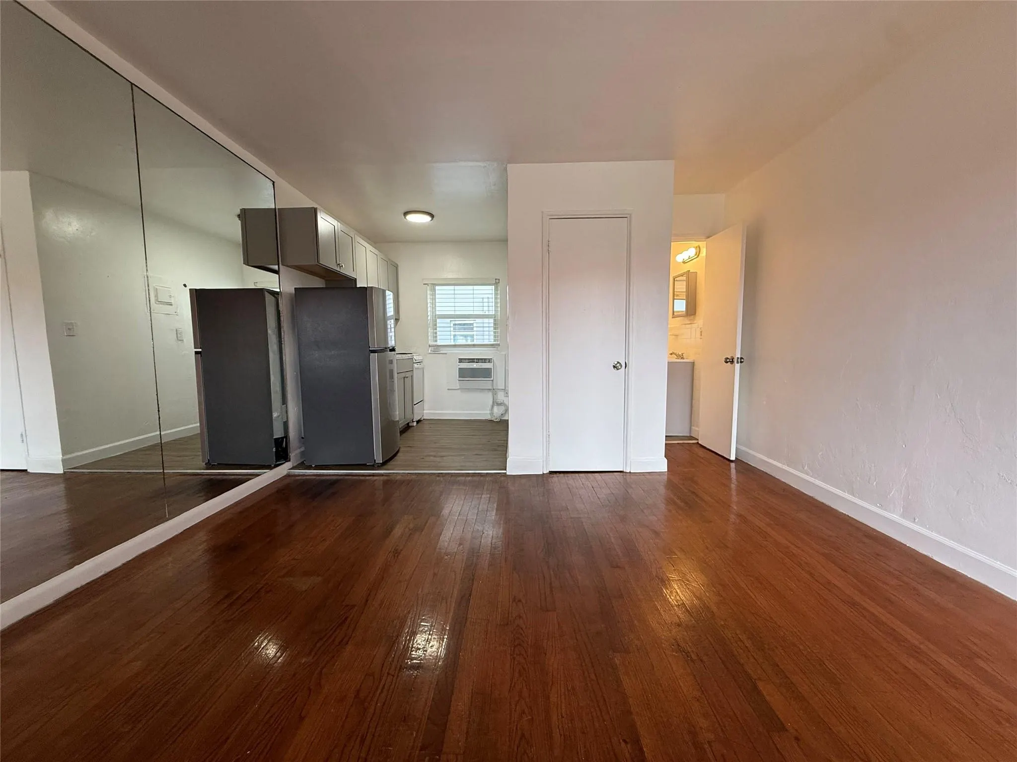 2037 Madison St, #18