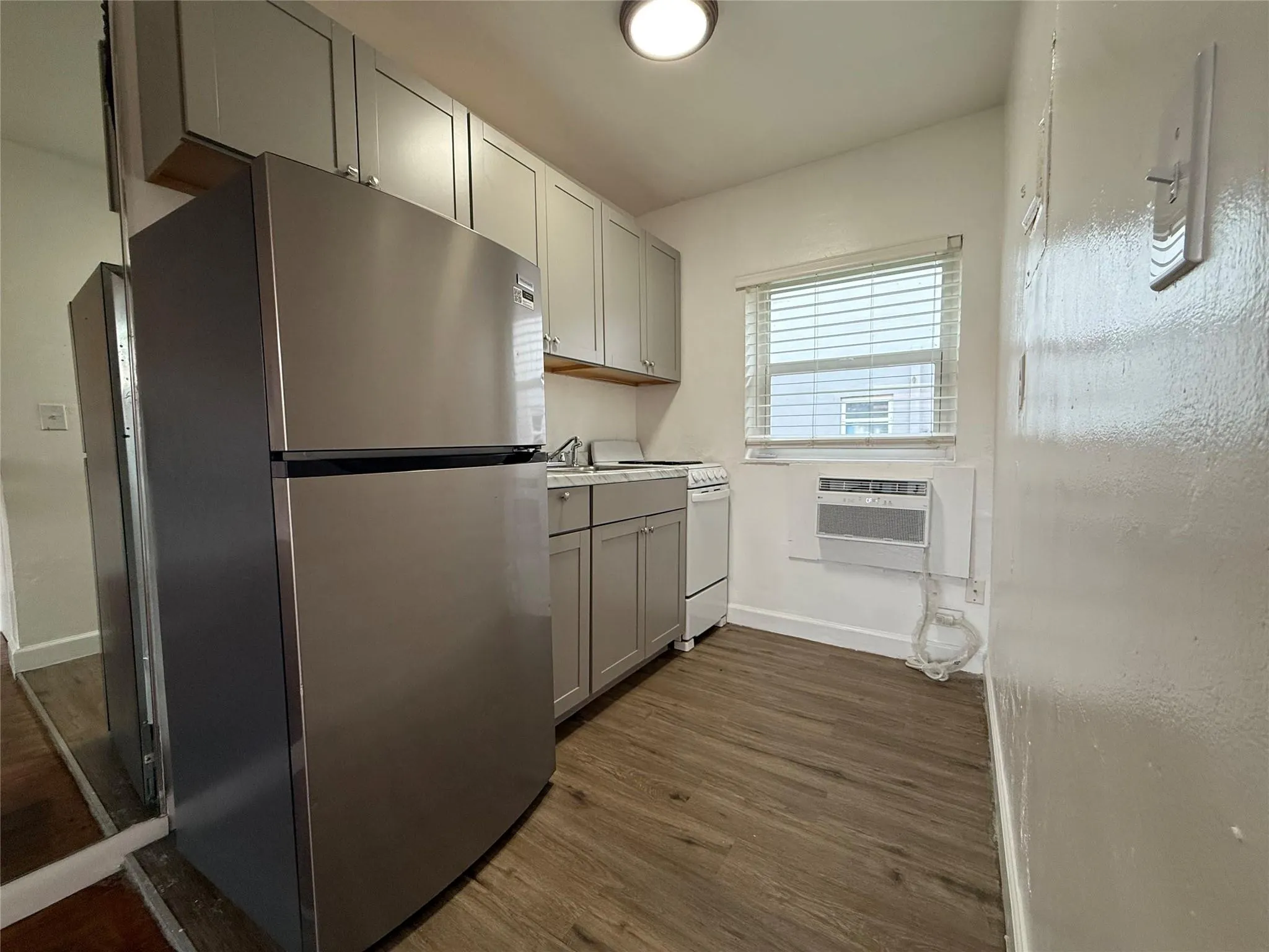 2037 Madison St, #18