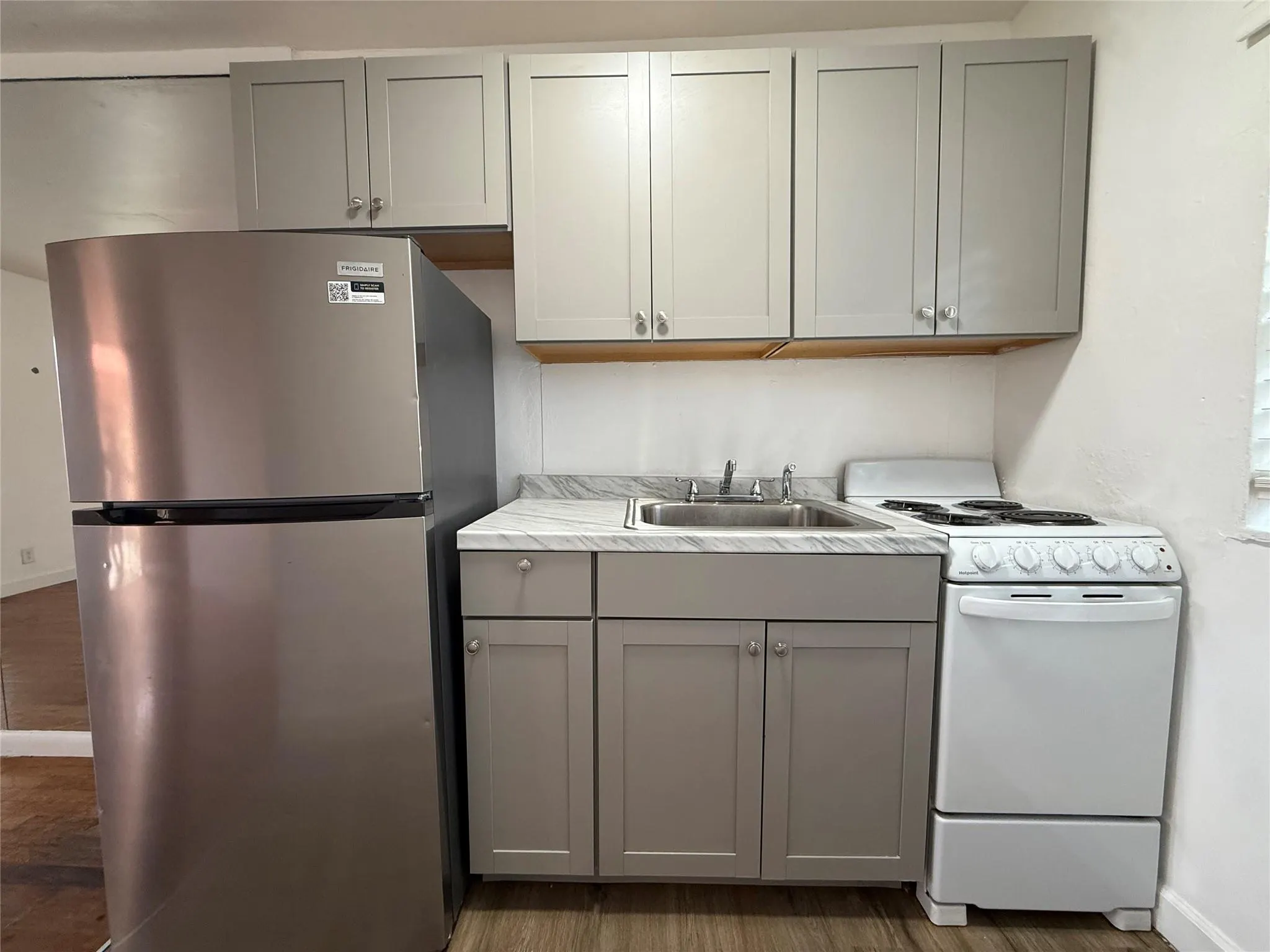 2037 Madison St, #18
