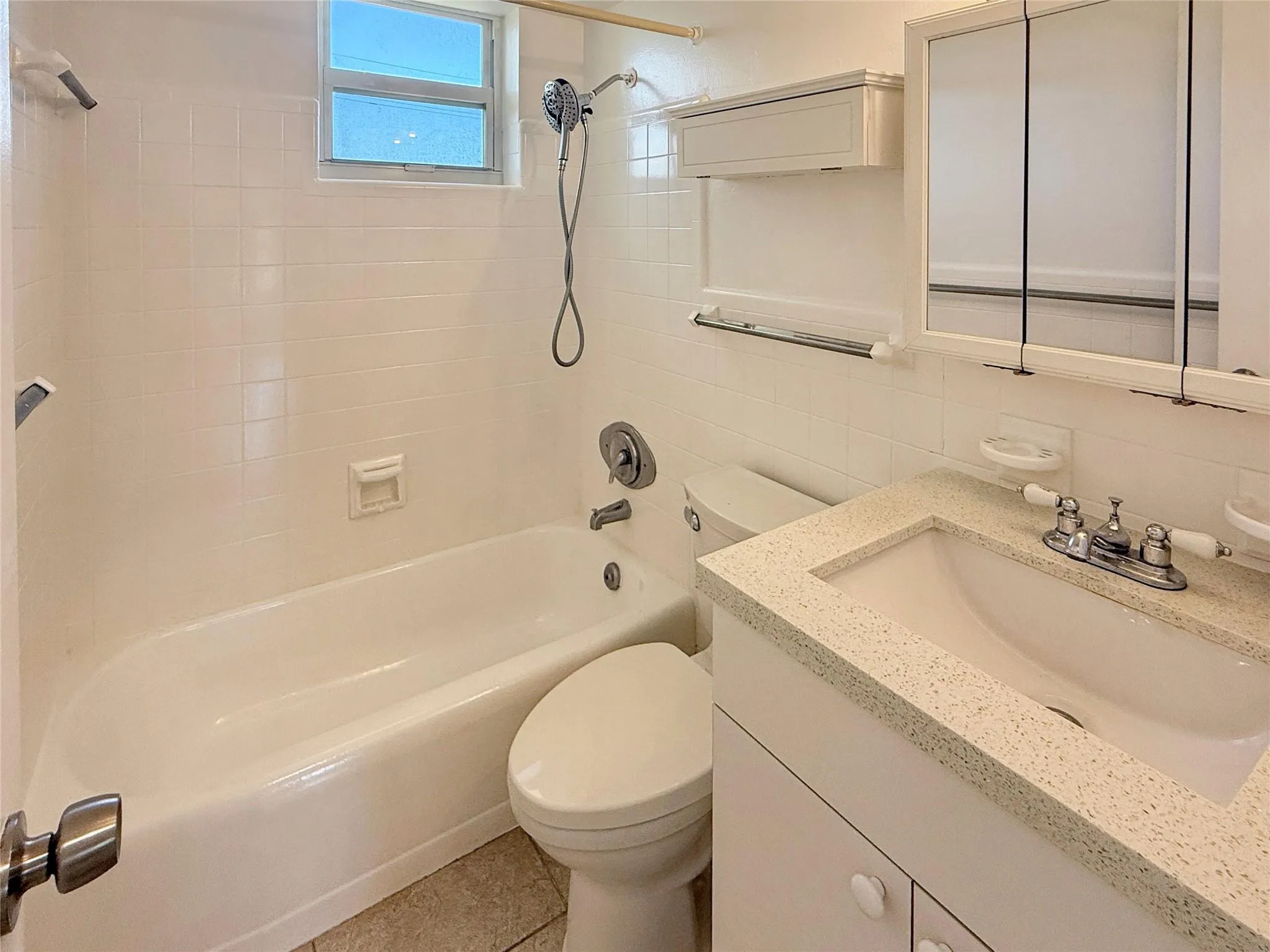 2400 NE 9th St, #301