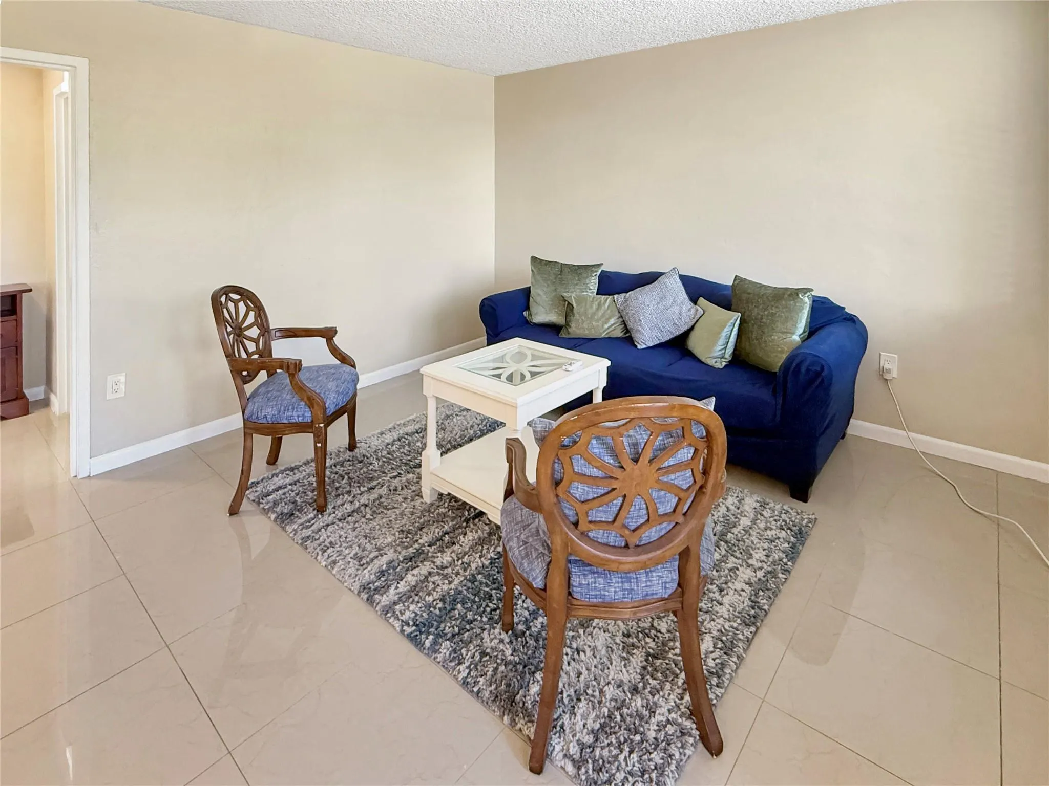2400 NE 9th St, #301