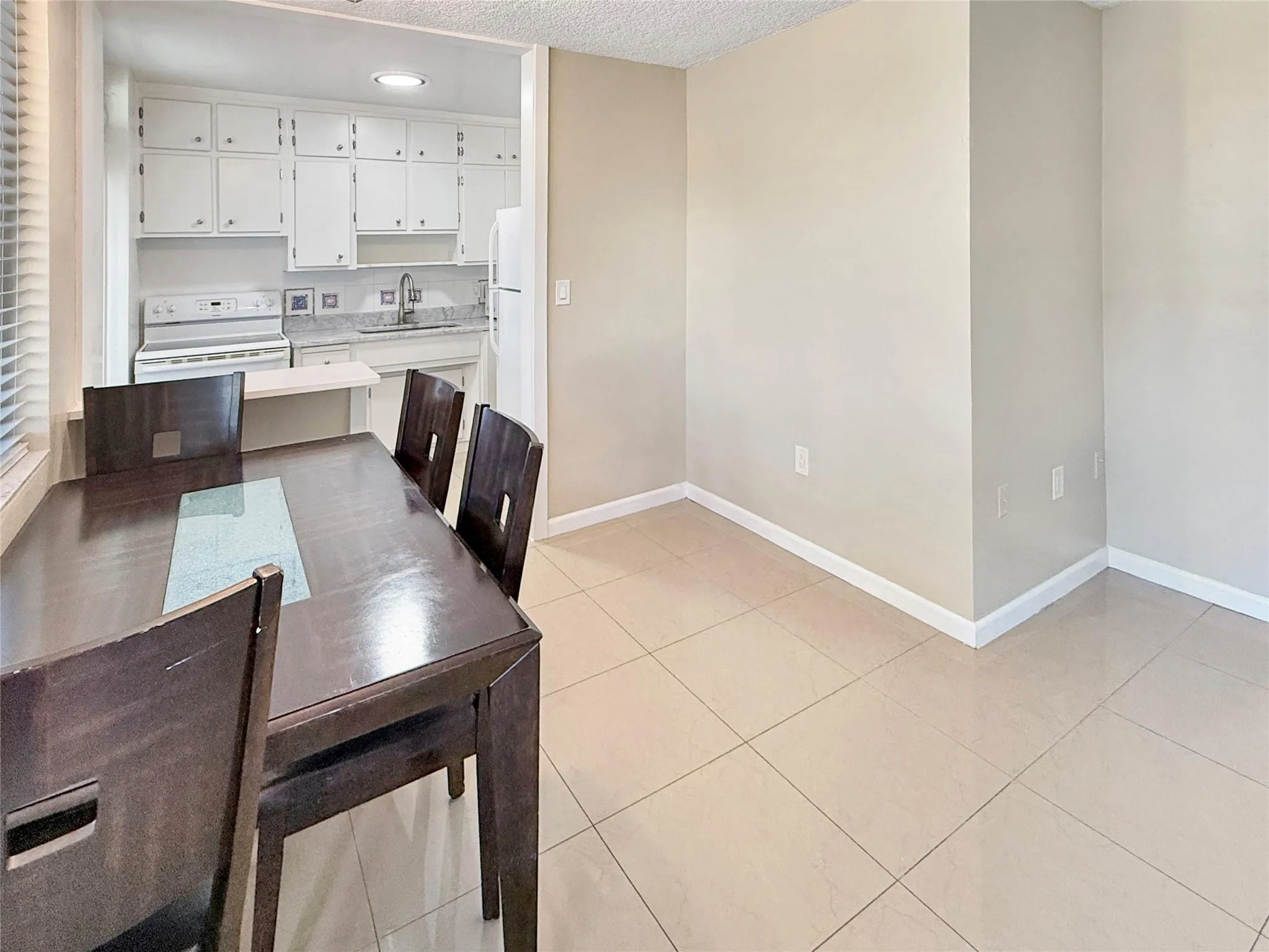 2400 NE 9th St, #301