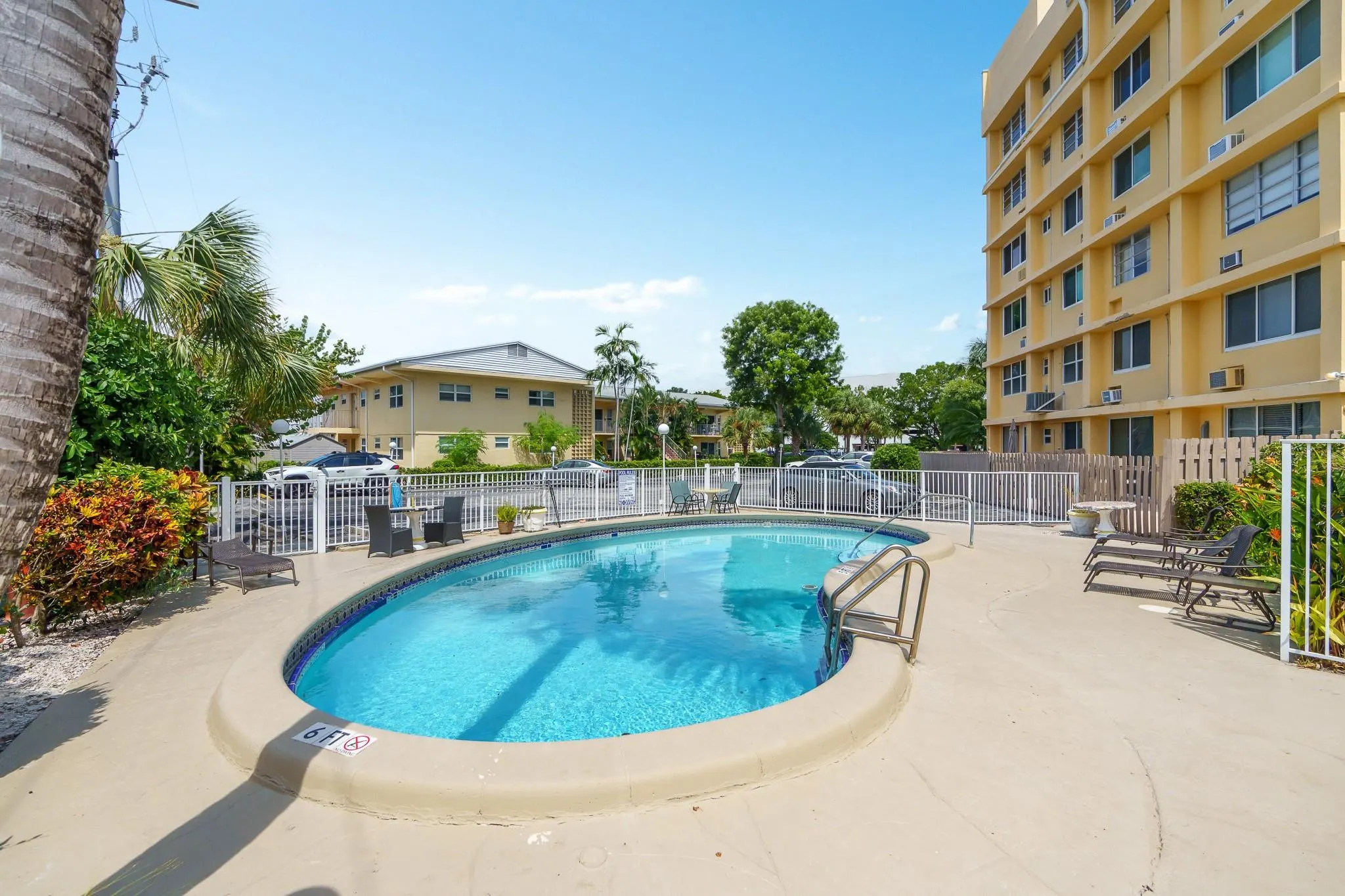 2400 NE 9th St, #301