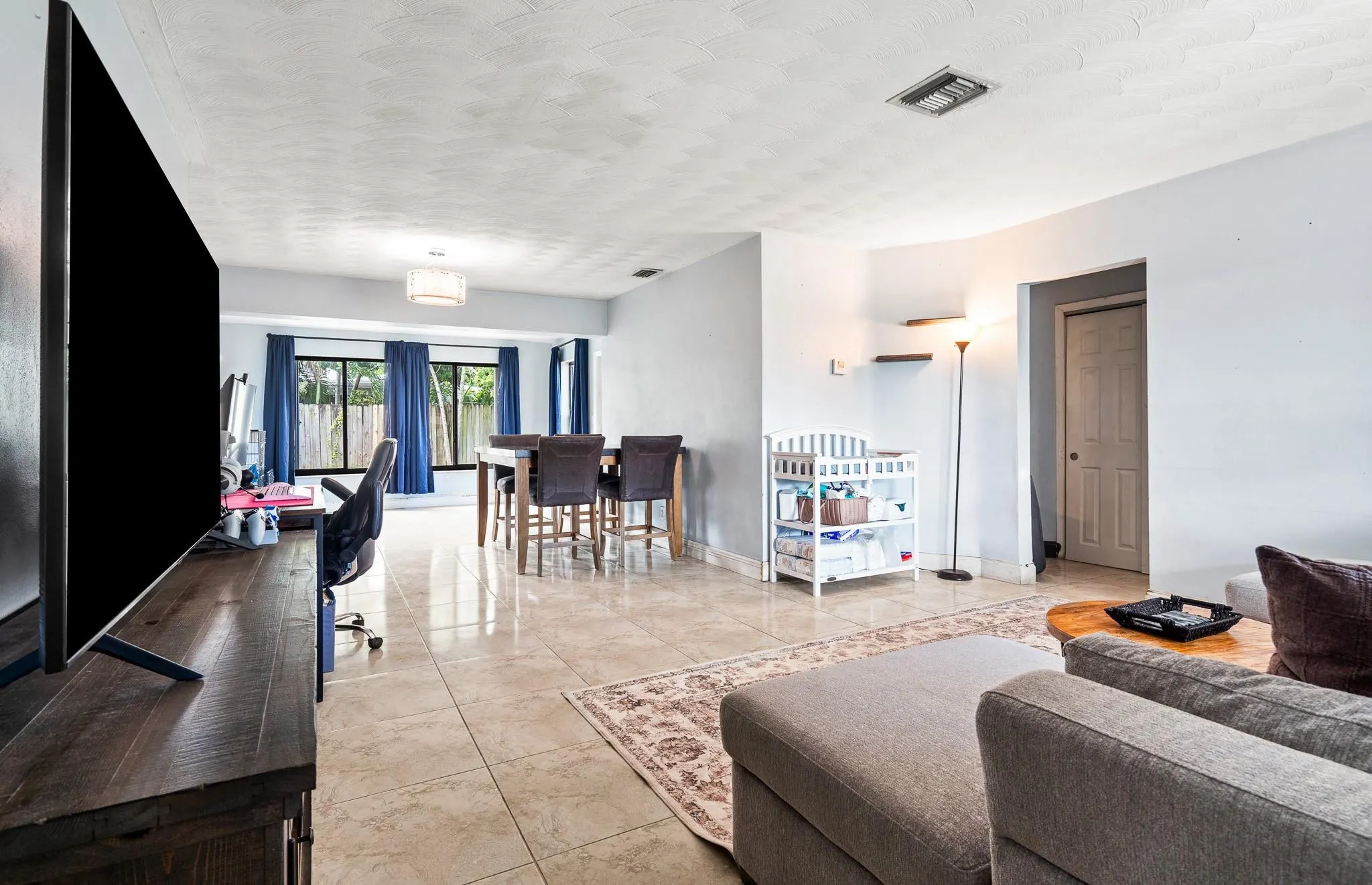 3431 SW 15th Ct