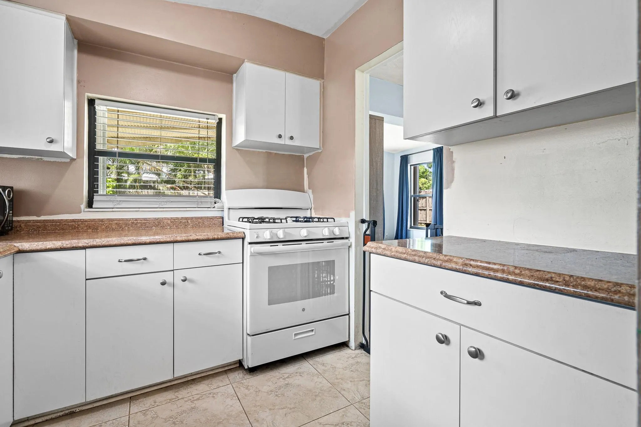 3431 SW 15th Ct