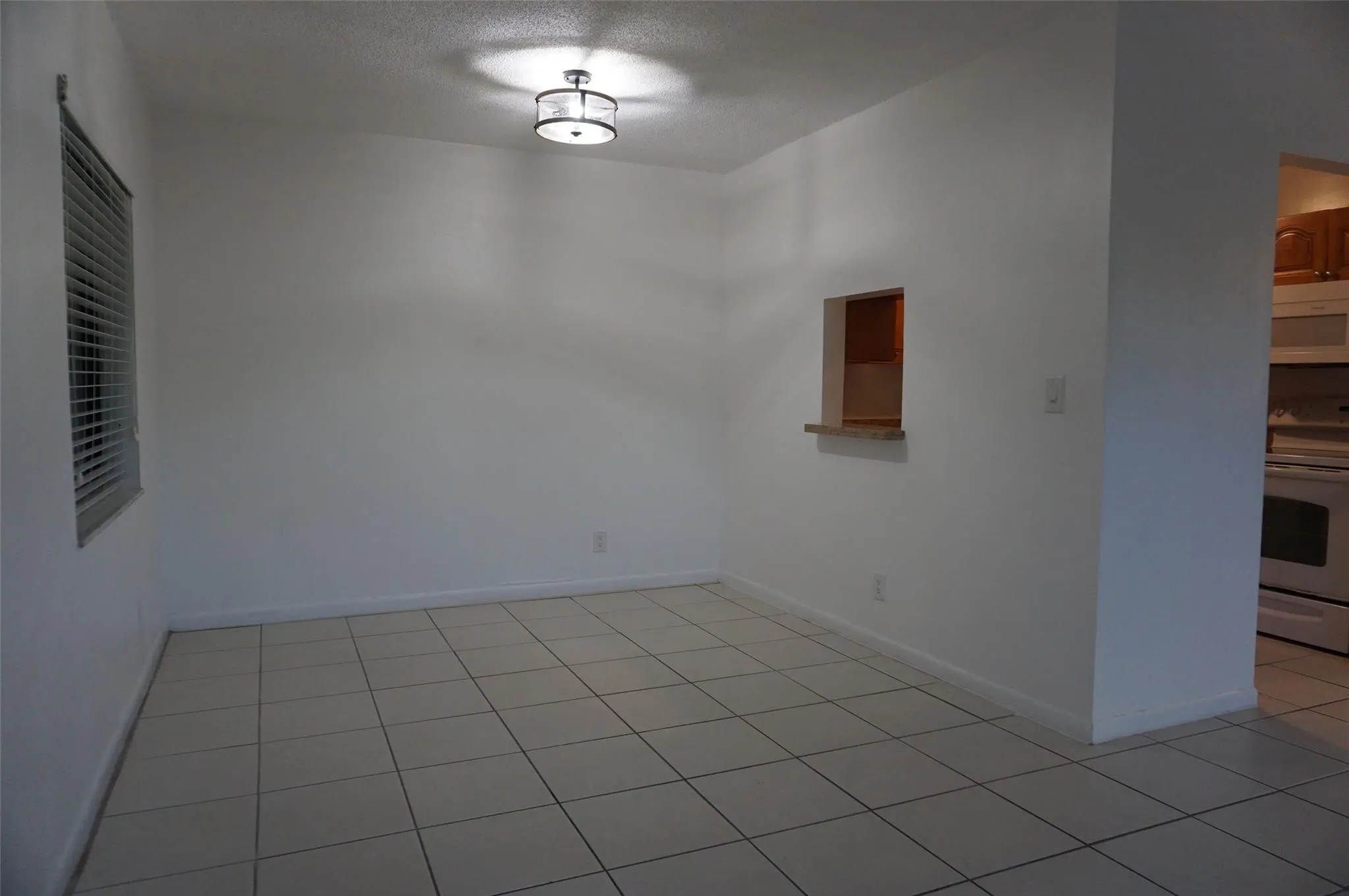 2201 NE 36th St, #104