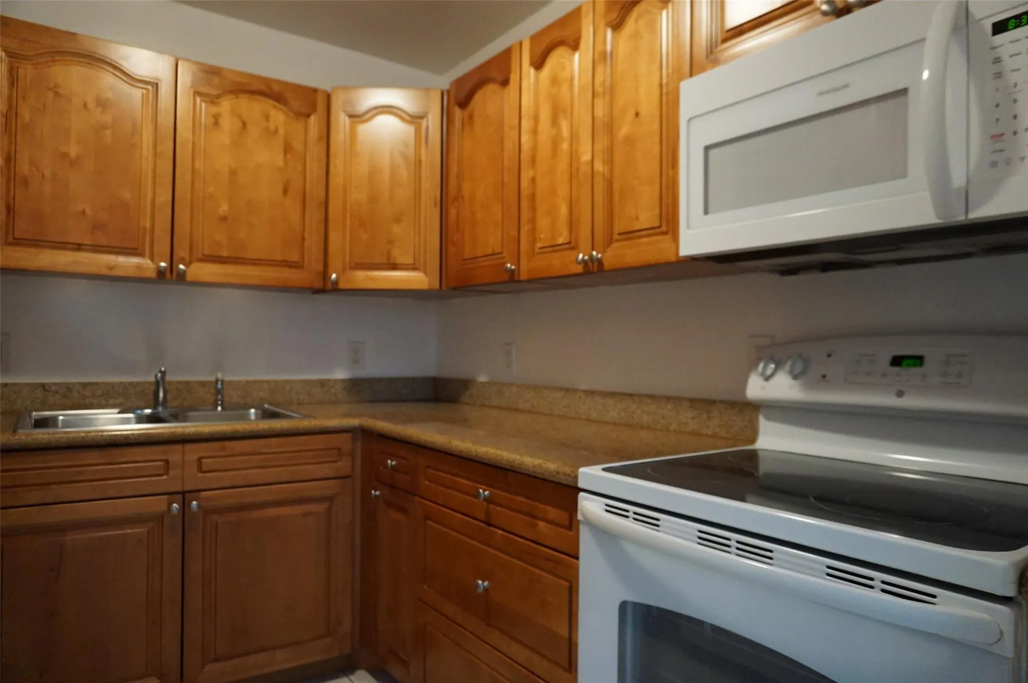 2201 NE 36th St, #104