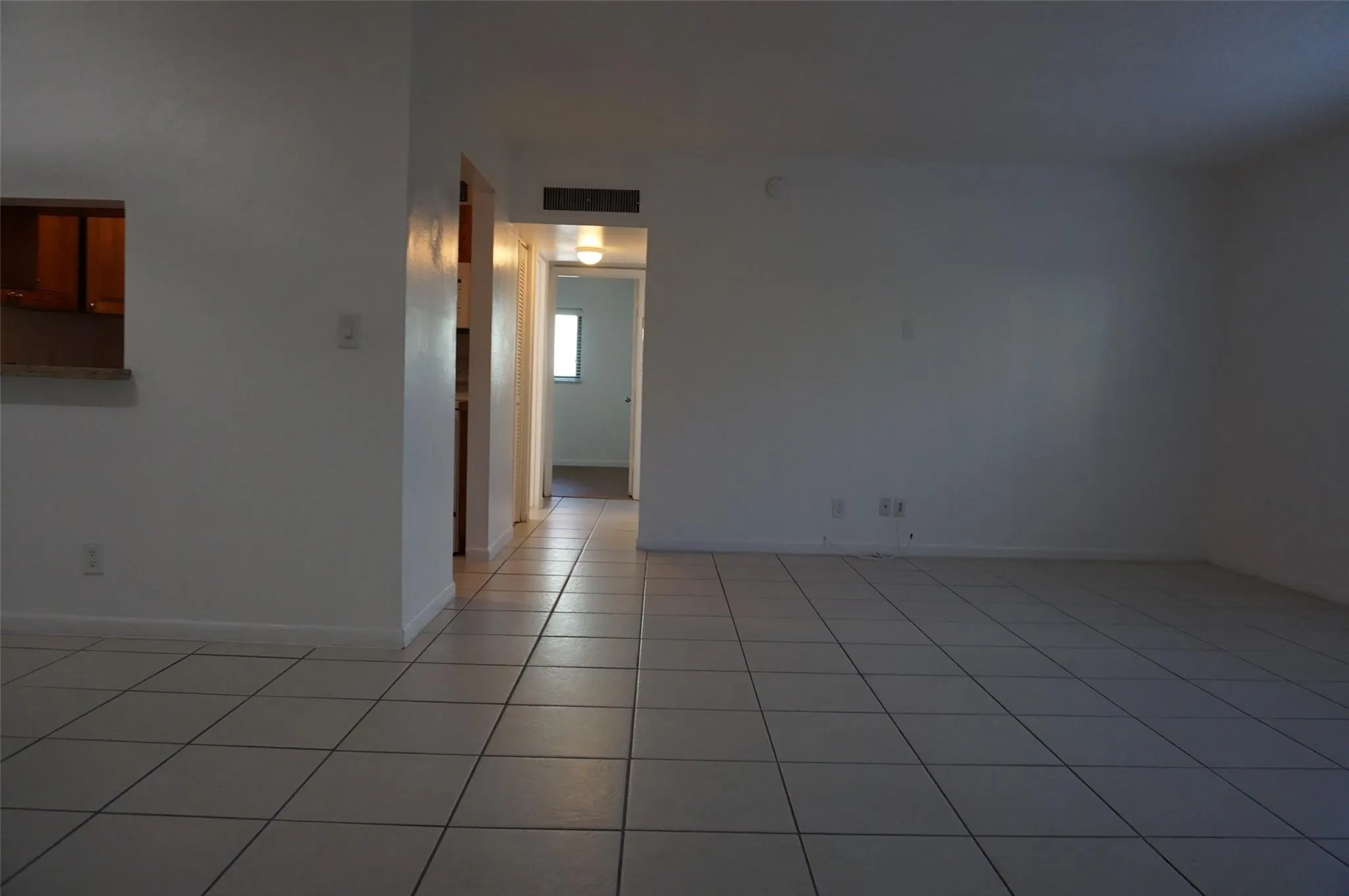 2201 NE 36th St, #104
