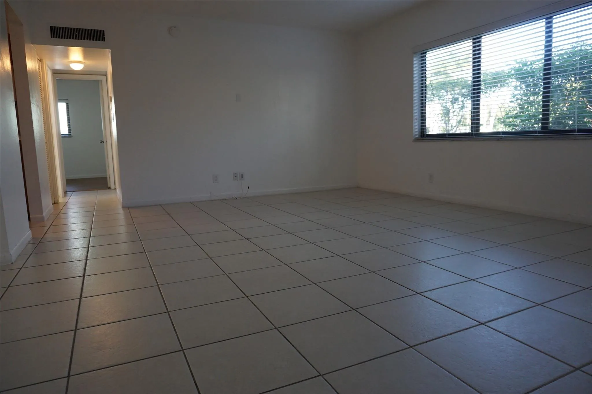 2201 NE 36th St, #104