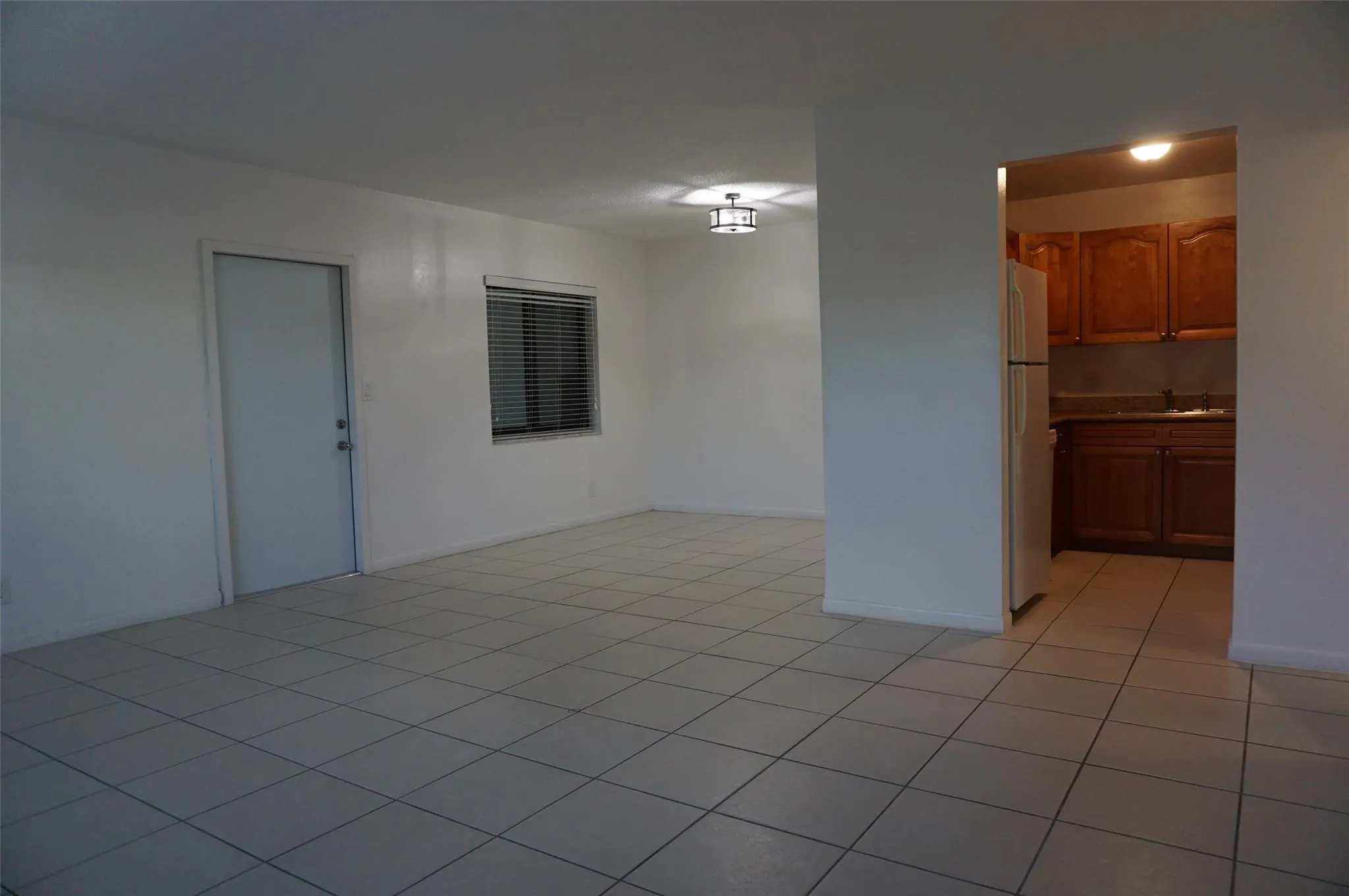 2201 NE 36th St, #104