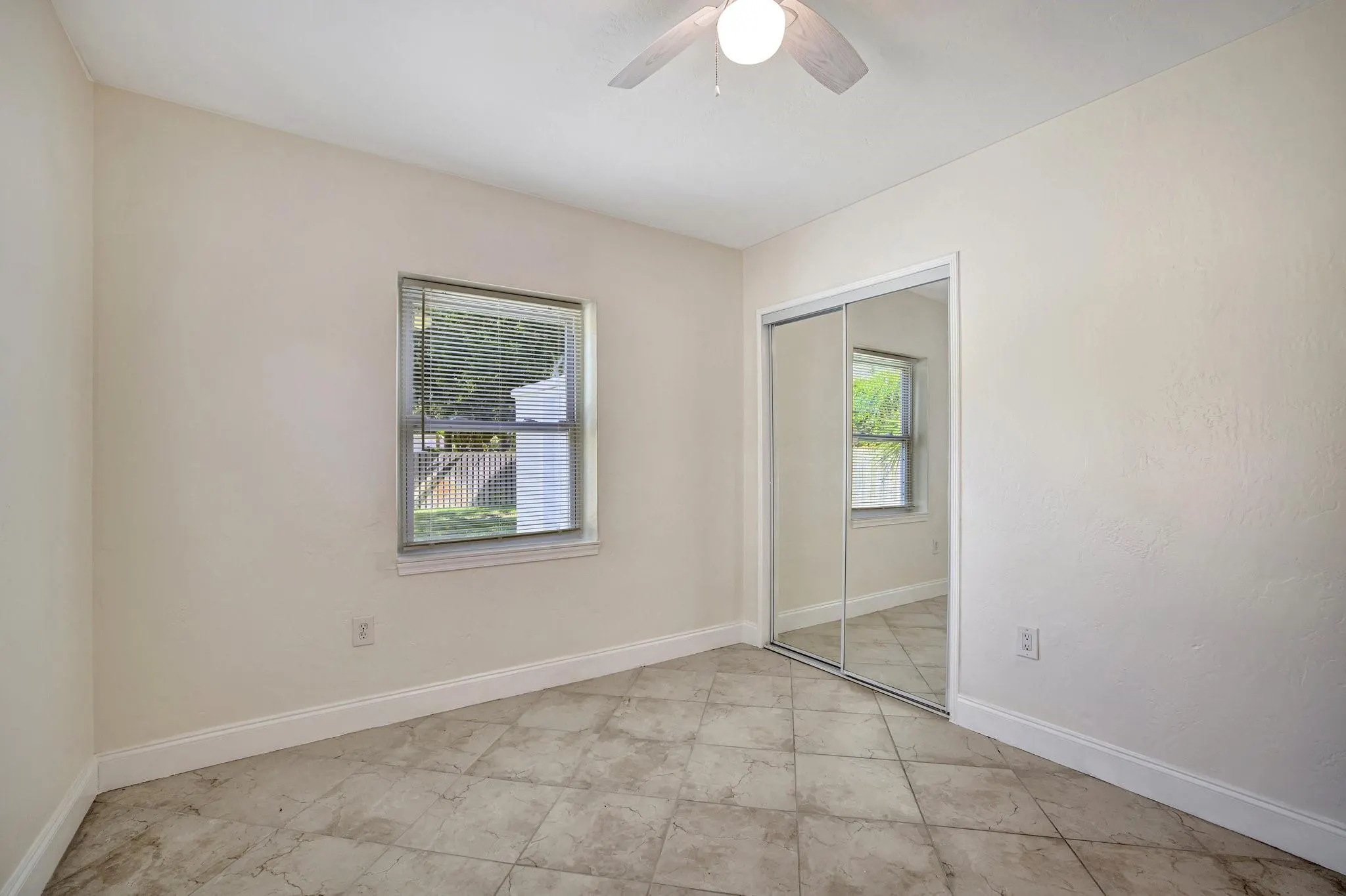 933 SW 19th St