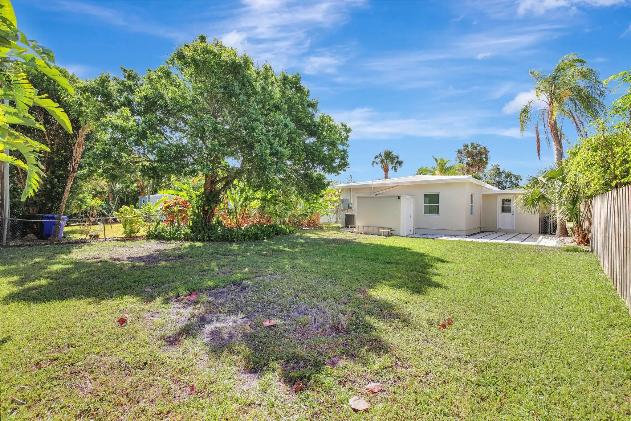 933 SW 19th St