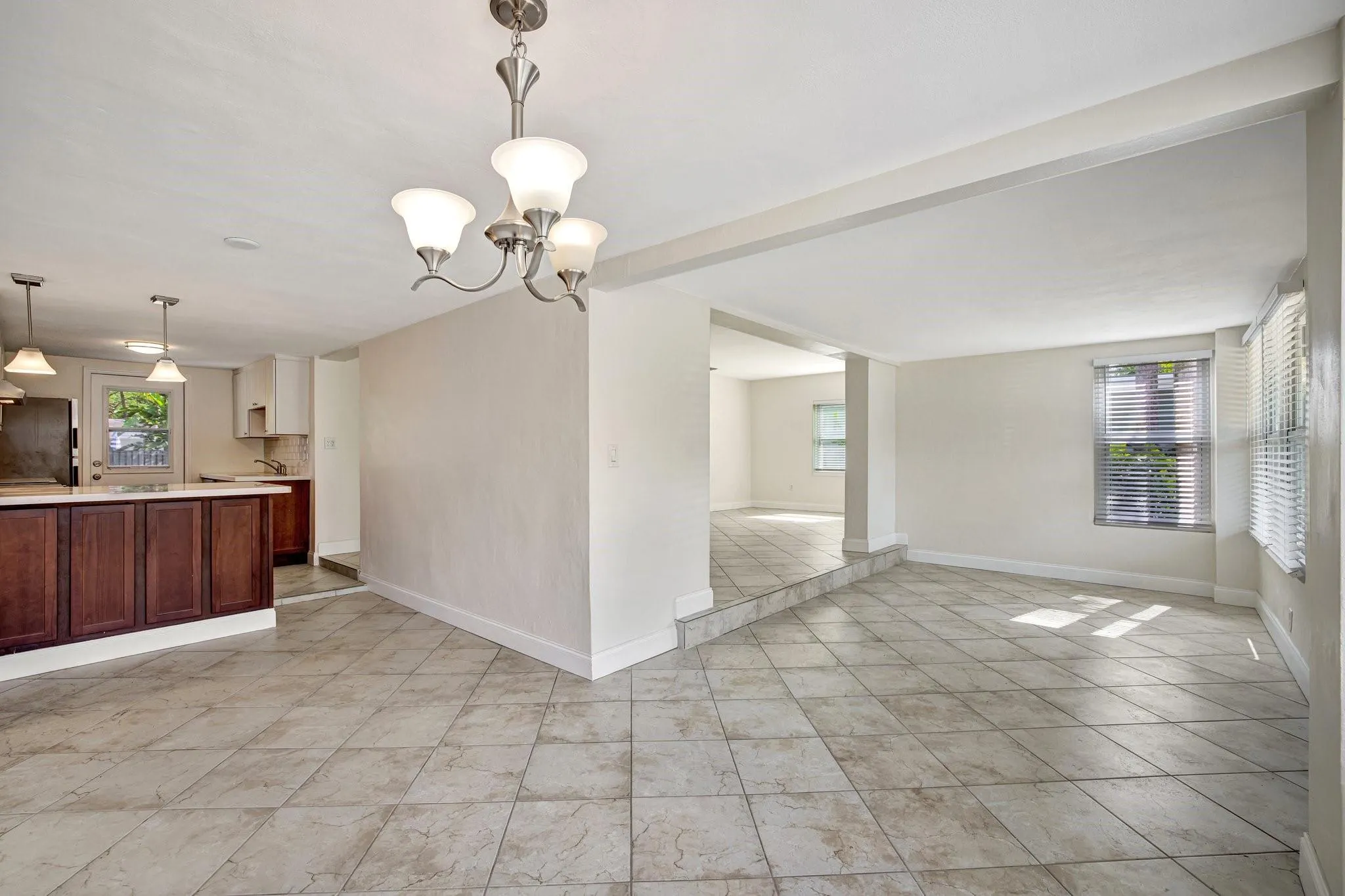 933 SW 19th St