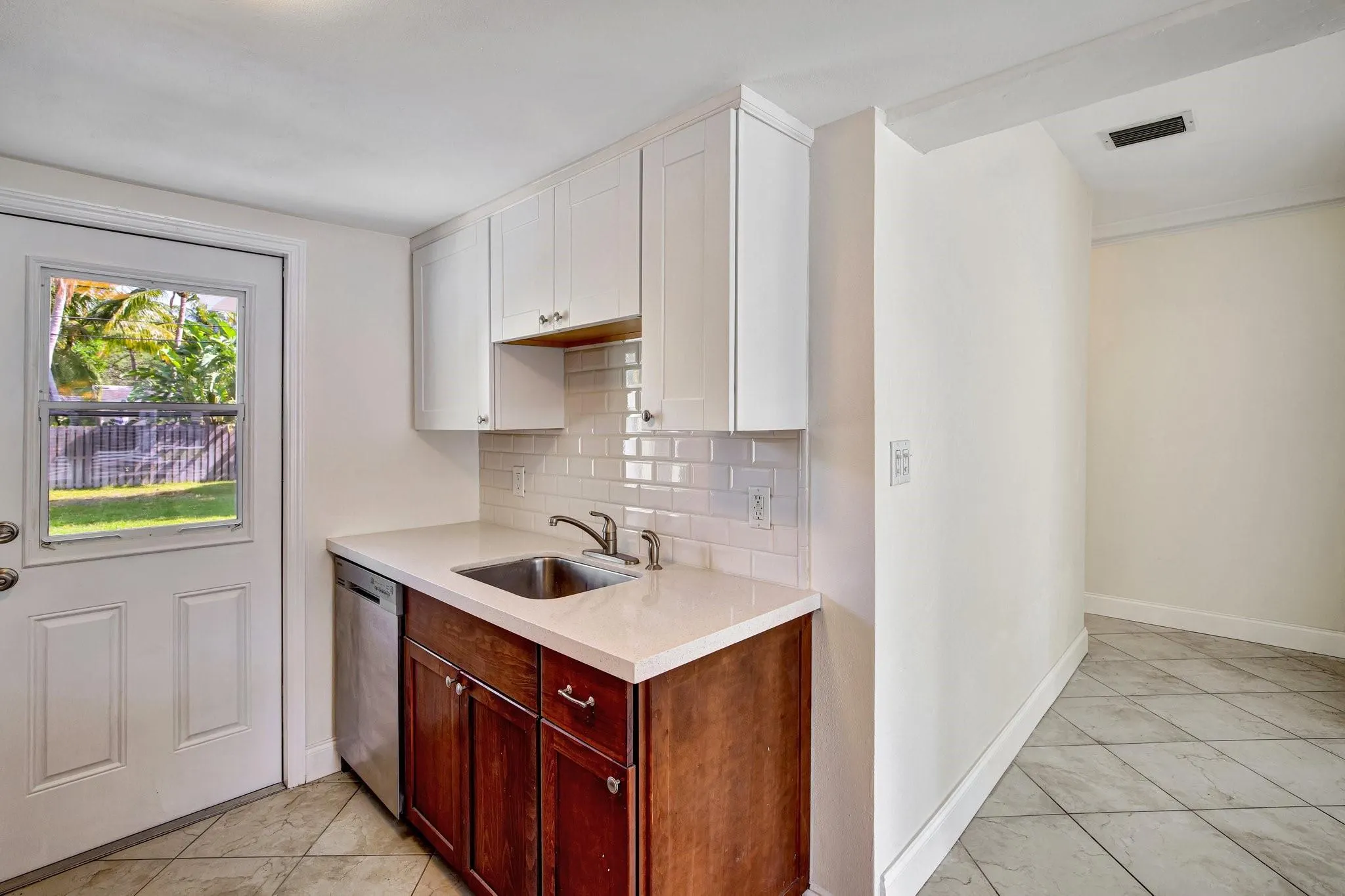 933 SW 19th St