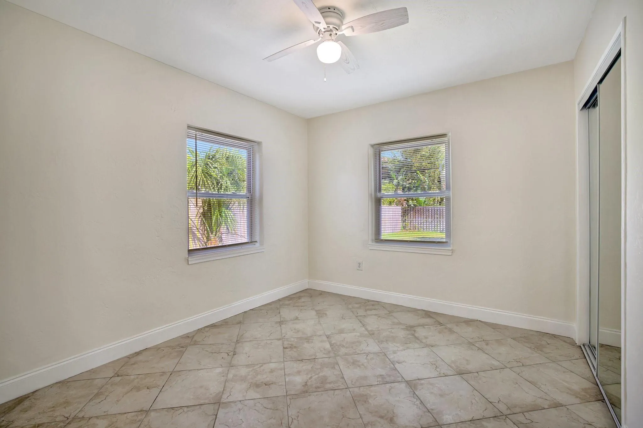 933 SW 19th St