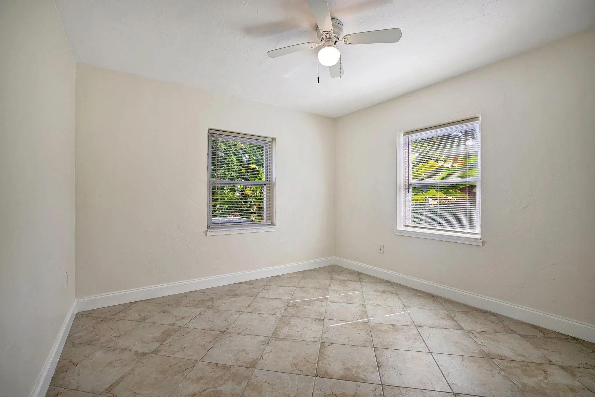 933 SW 19th St