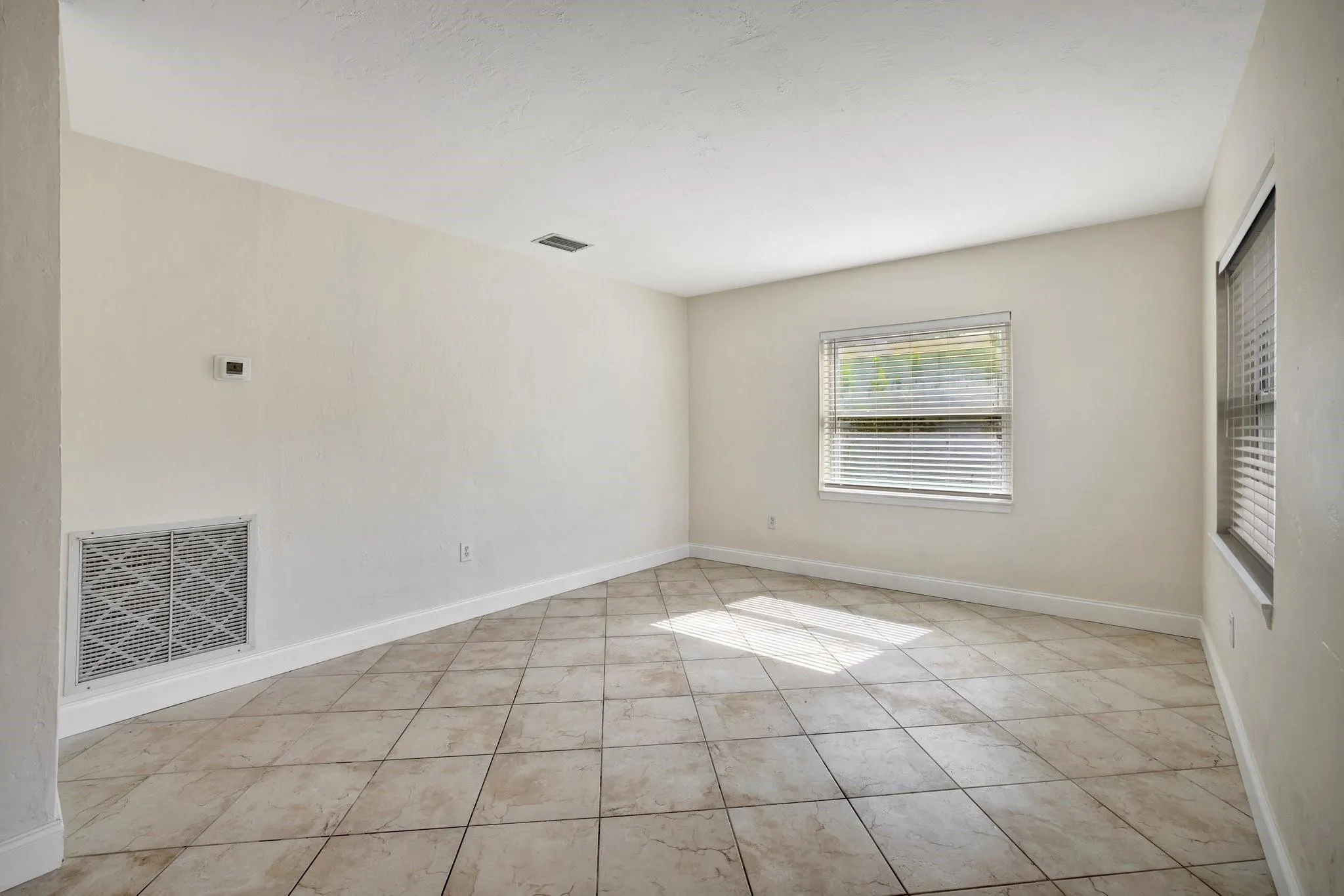 933 SW 19th St