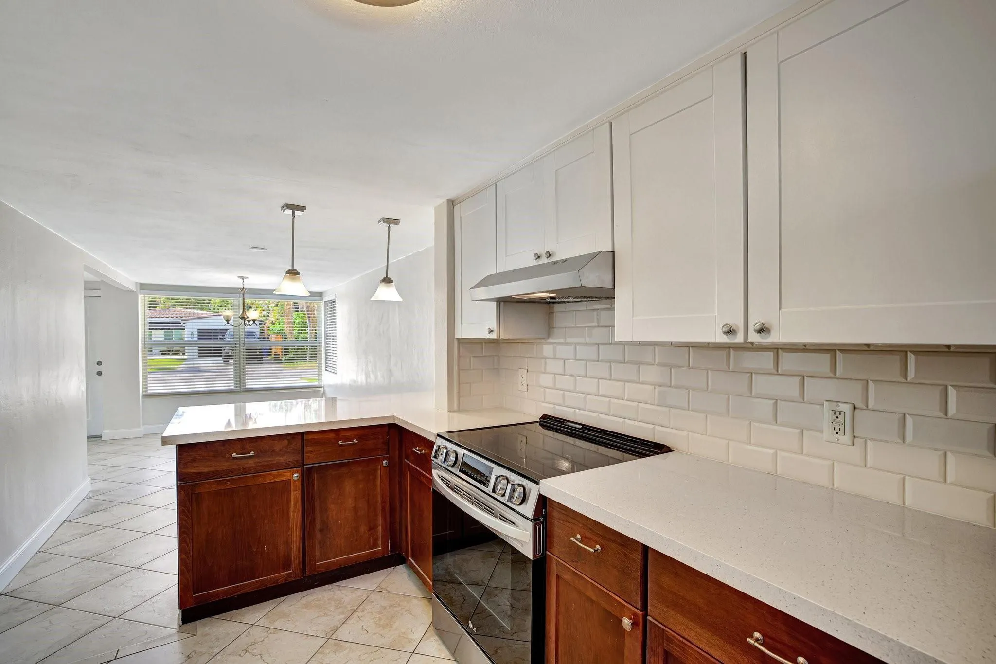 933 SW 19th St
