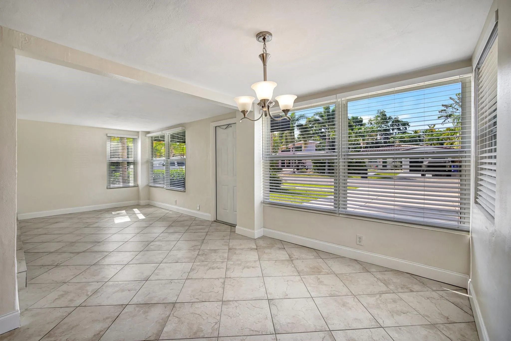 933 SW 19th St