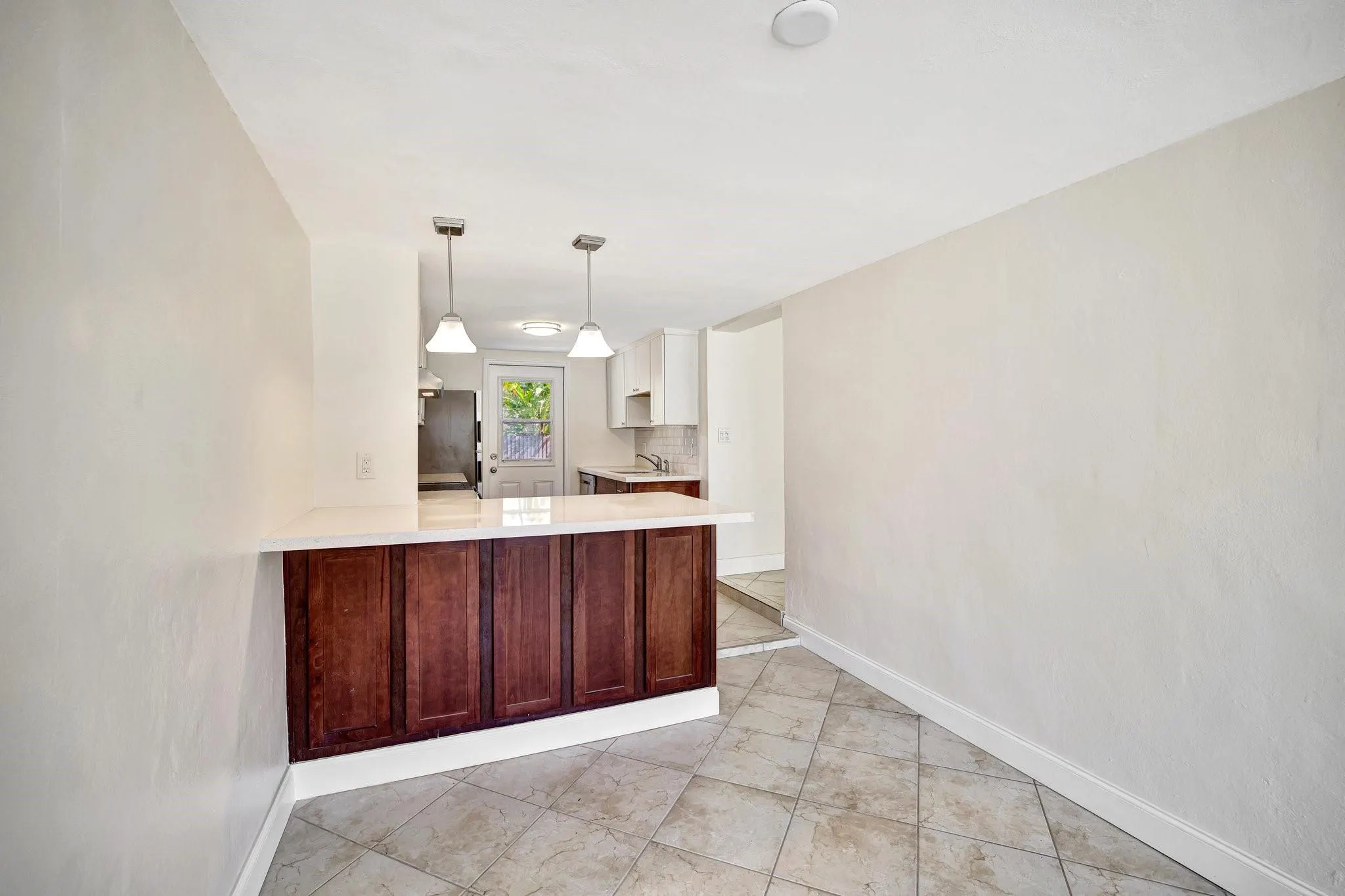 933 SW 19th St