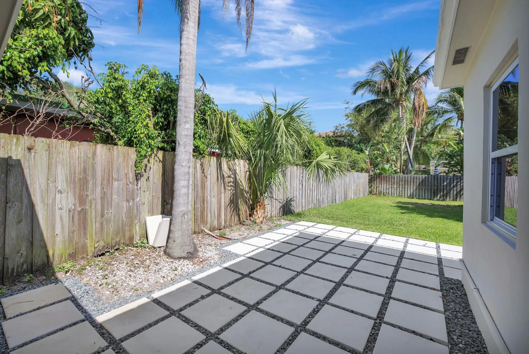 933 SW 19th St