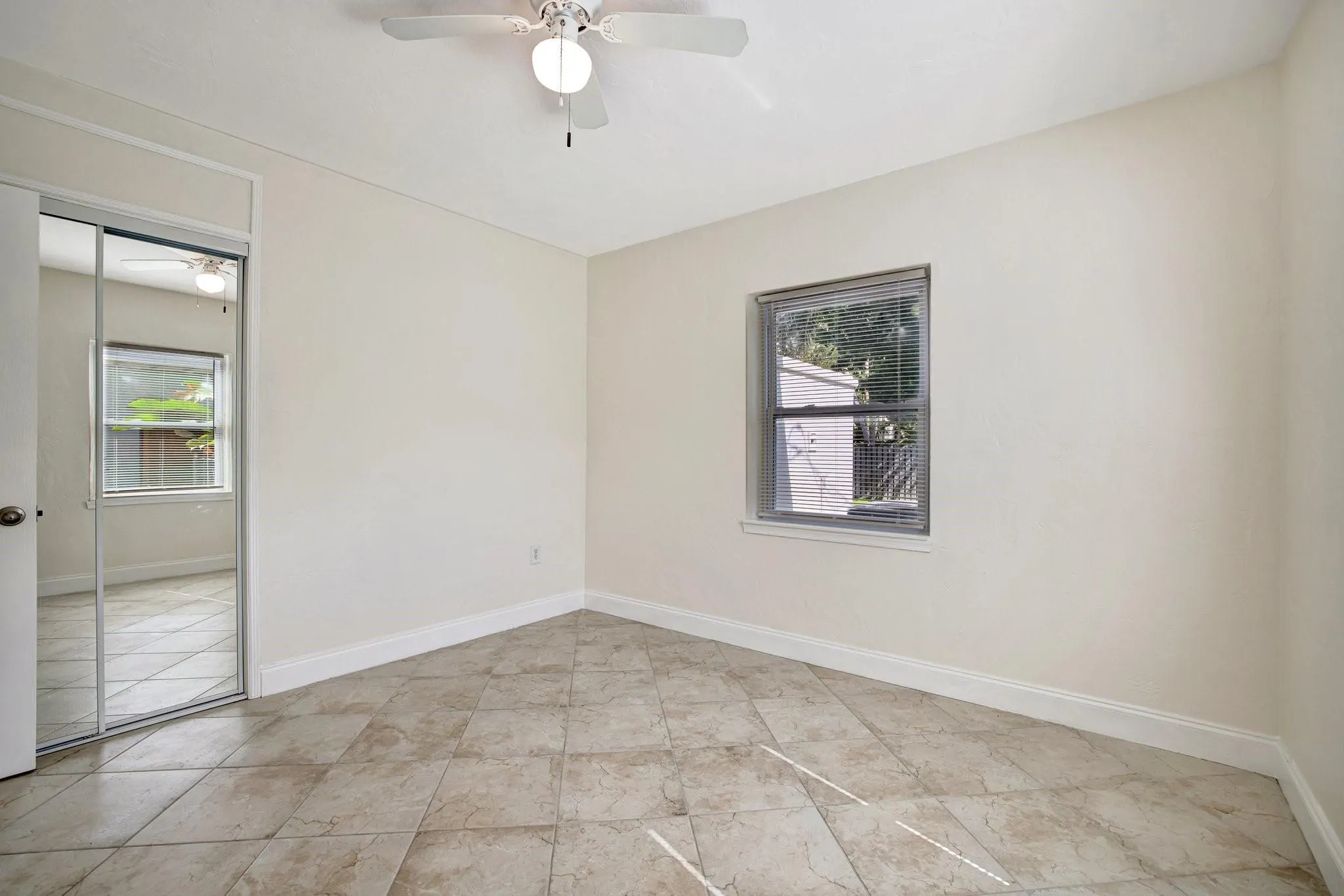 933 SW 19th St
