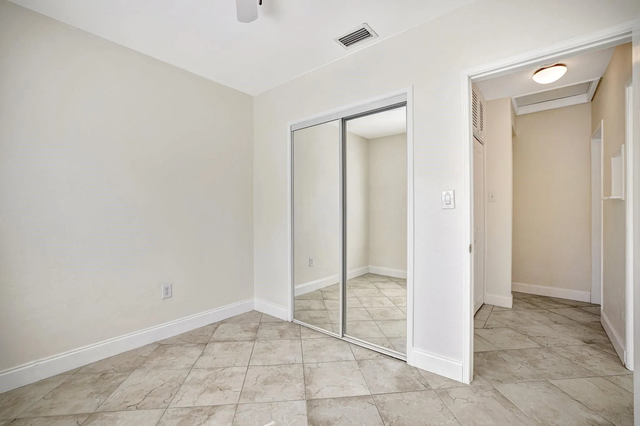 933 SW 19th St