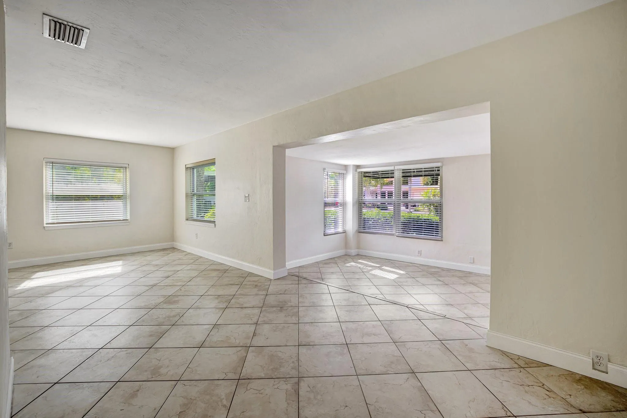 933 SW 19th St