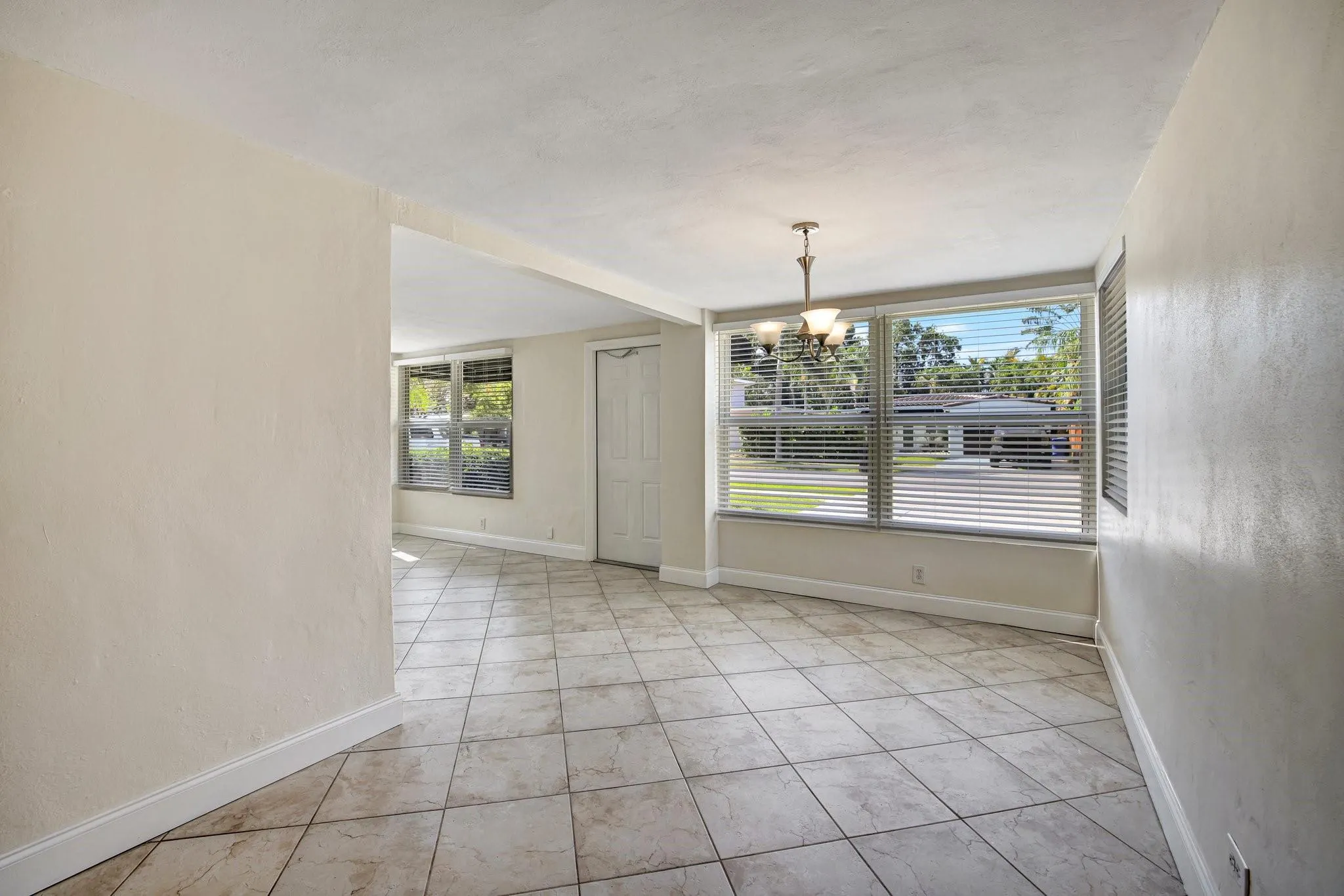 933 SW 19th St