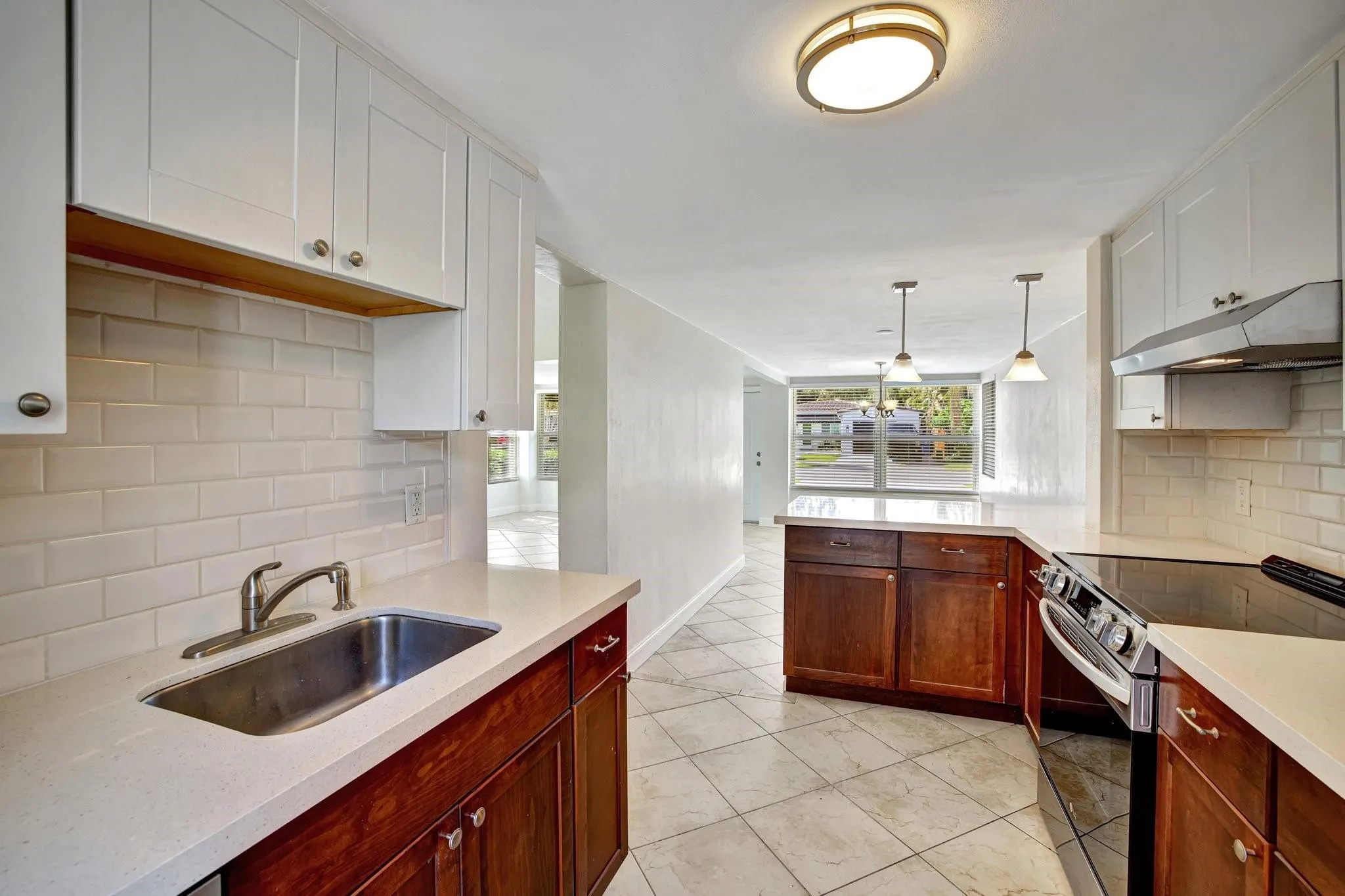 933 SW 19th St