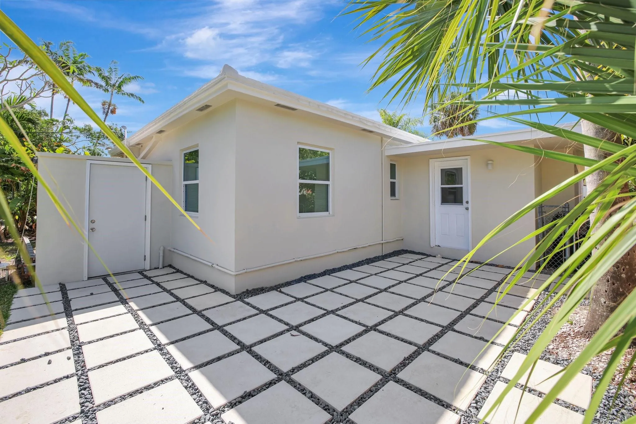 933 SW 19th St