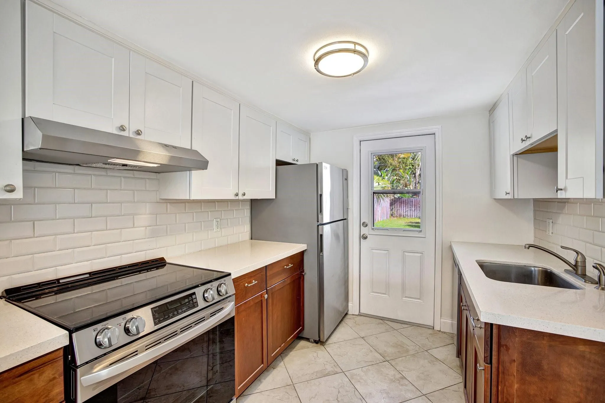 933 SW 19th St