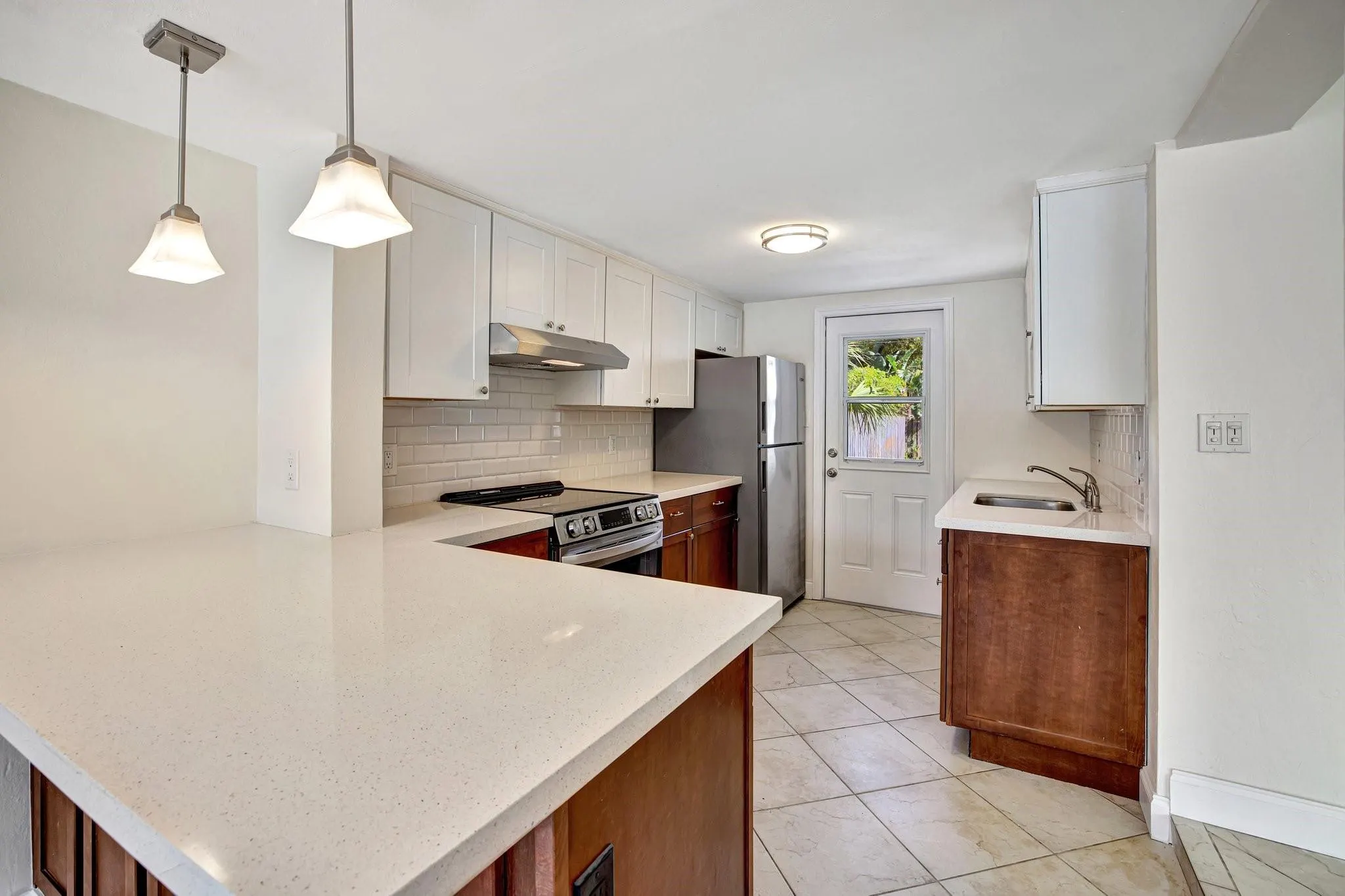 933 SW 19th St